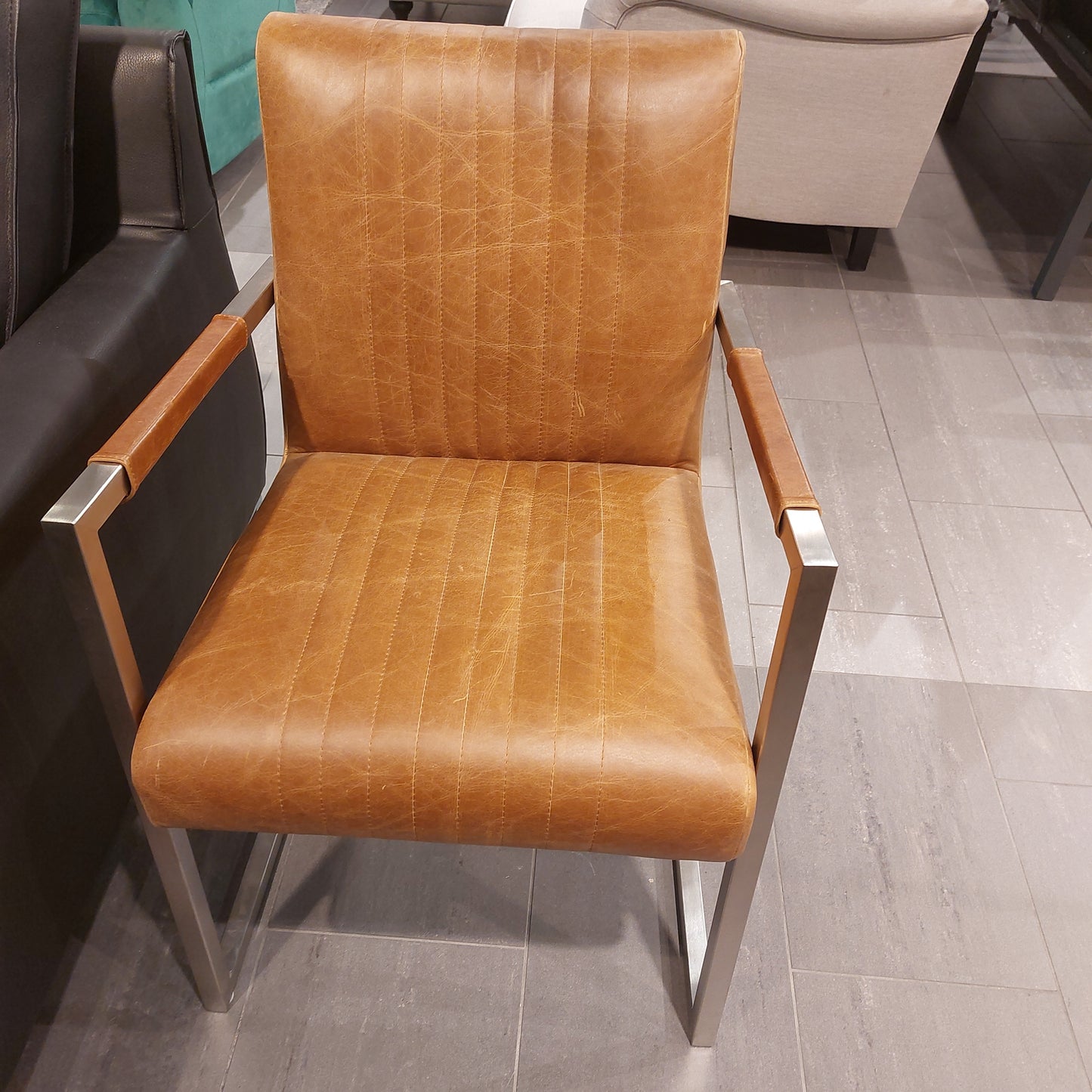 Karmstol brun läder
