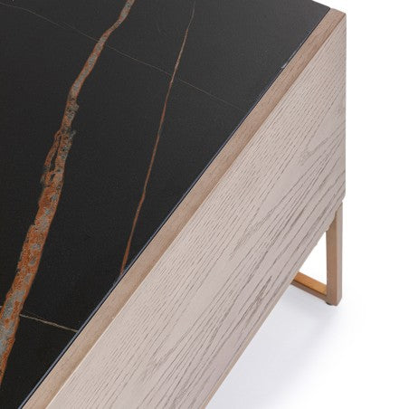 Lowboard - Kare design i trä