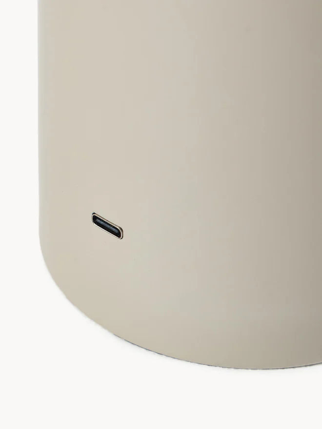 Liten mobil LED-bordslampa Kamal, dimbar, 27 cm x H 30 cm