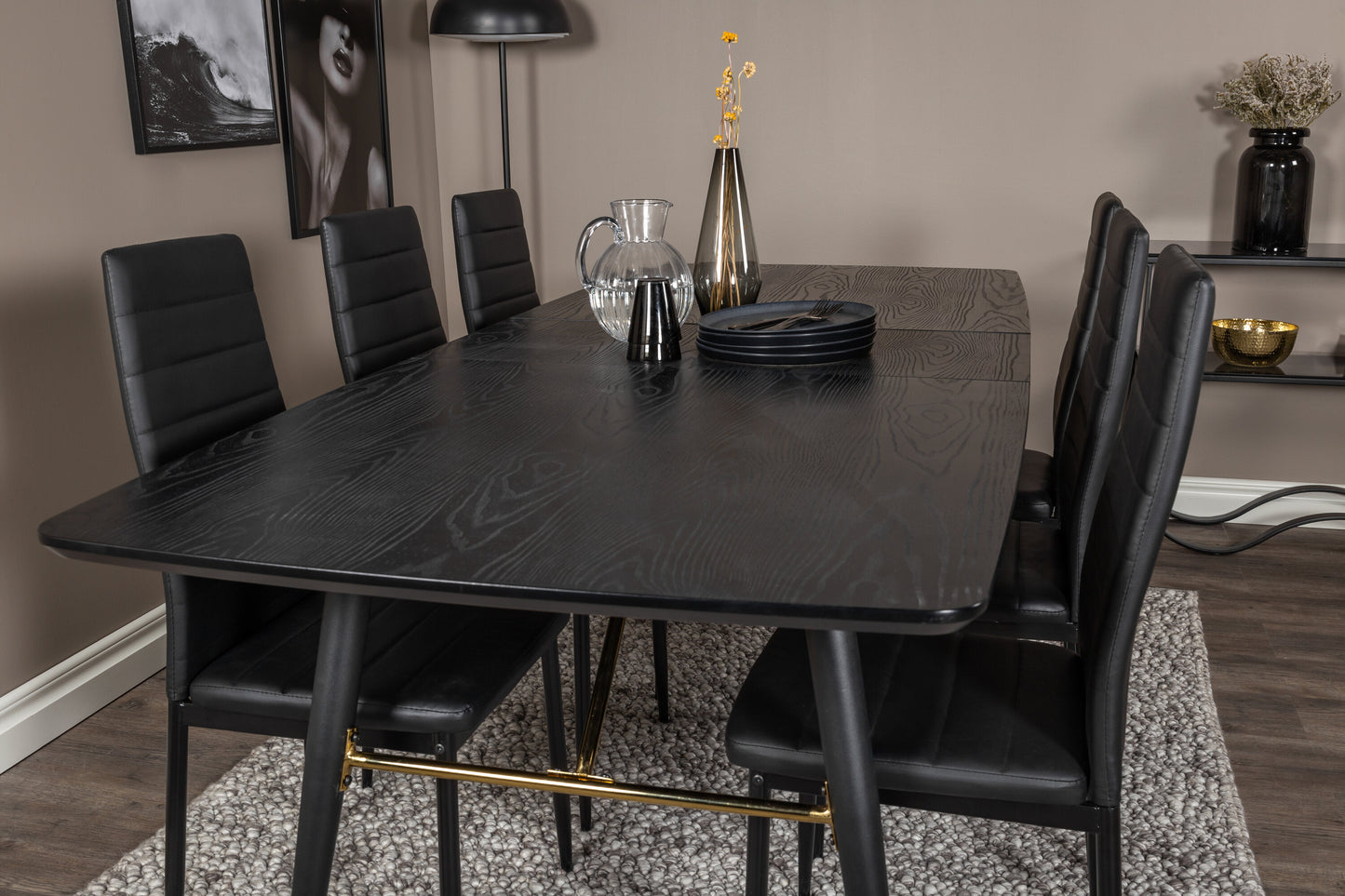 Gold Matbord med Slim Stolarna Matgrupp