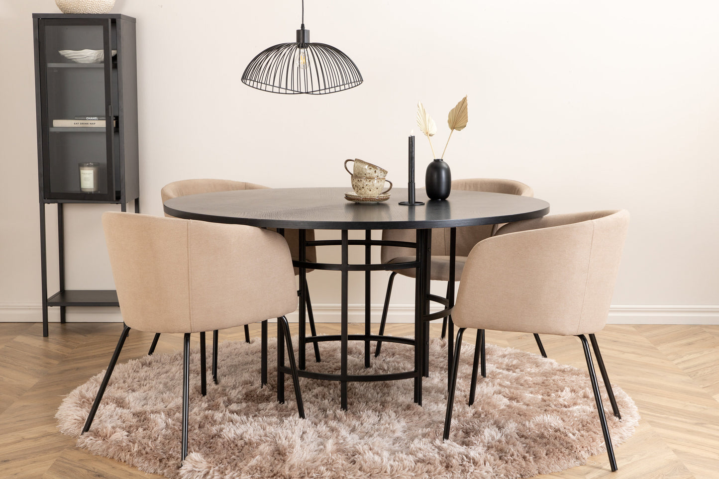 Matgrupp Copenhagen med stolarna Berit