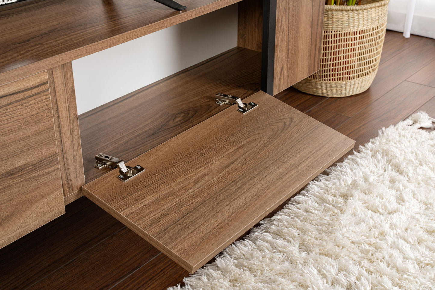 Serenity Tv-bänk - Venezia Walnut, Black