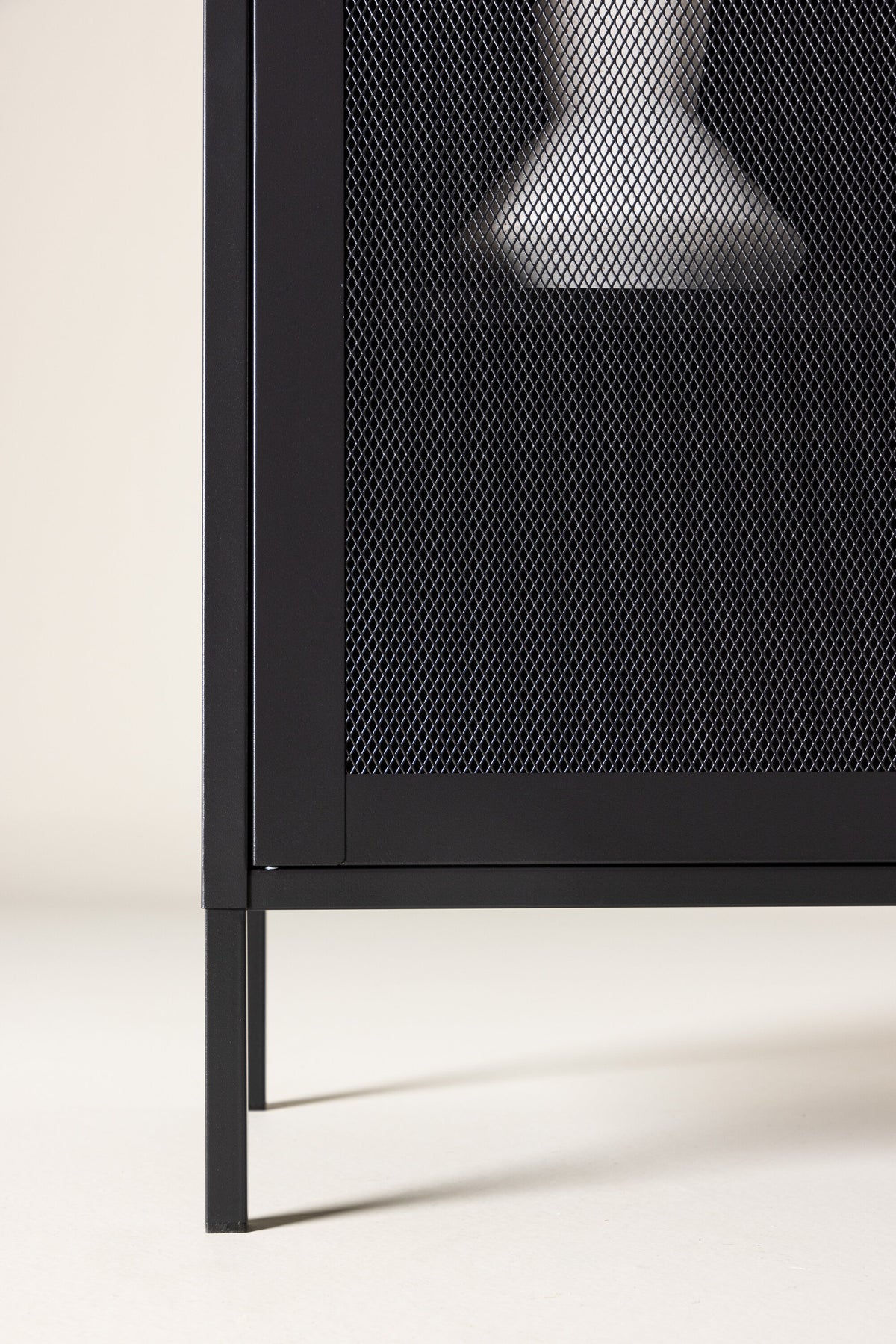 Misha Skåp – 40 x 101,5 x 80