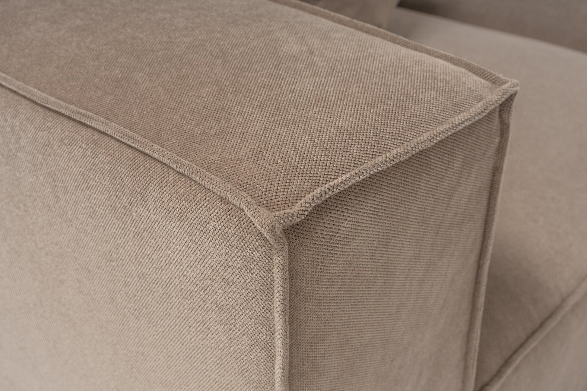 Sora (L1-O1-O1-1R-POUFFE ) hörnsoffa