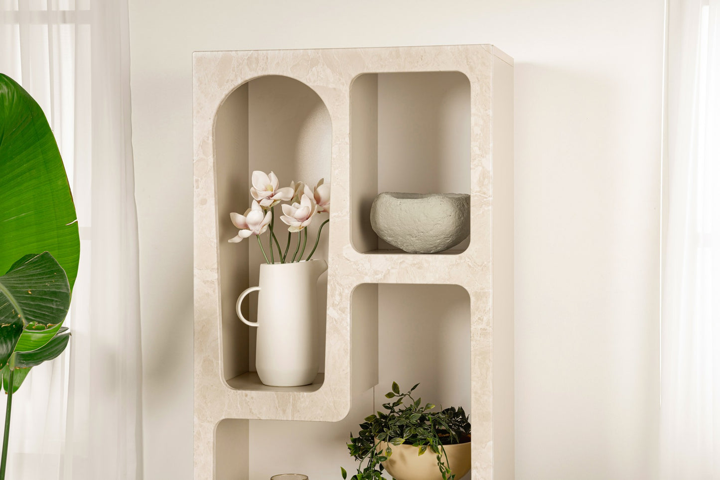 Venüs Bokhylla - Travertine