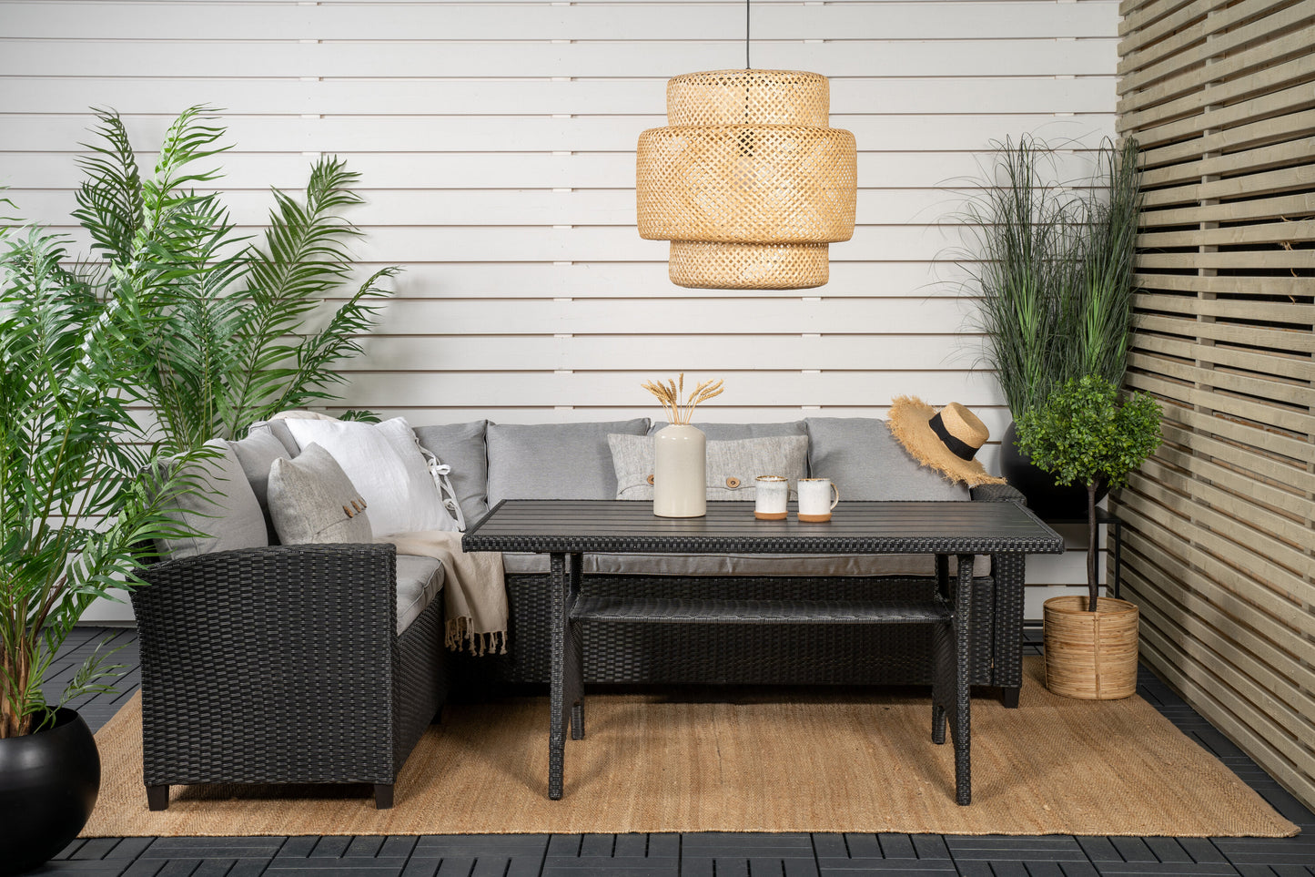 Brentwood Hörnsoffgrupp – Bord: H:67 L:145 W:75 Soffa: D:67 H:73 W:176x167