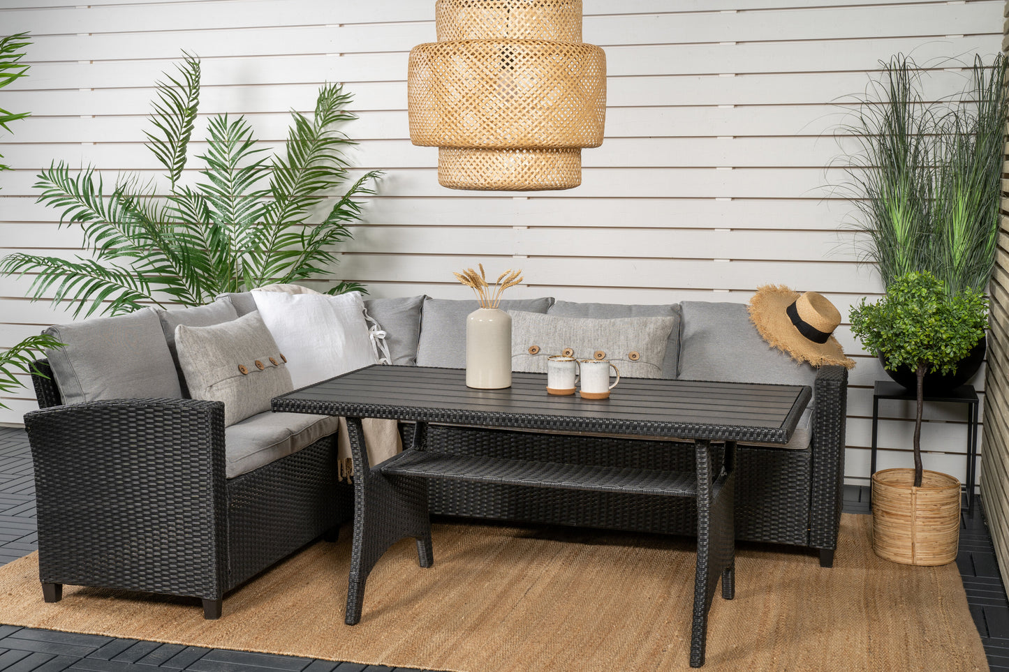 Brentwood Hörnsoffgrupp – Bord: H:67 L:145 W:75 Soffa: D:67 H:73 W:176x167