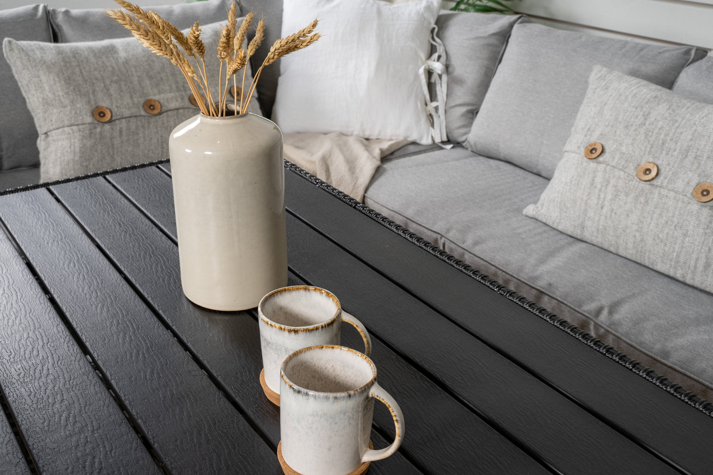 Brentwood Hörnsoffgrupp – Bord: H:67 L:145 W:75 Soffa: D:67 H:73 W:176x167