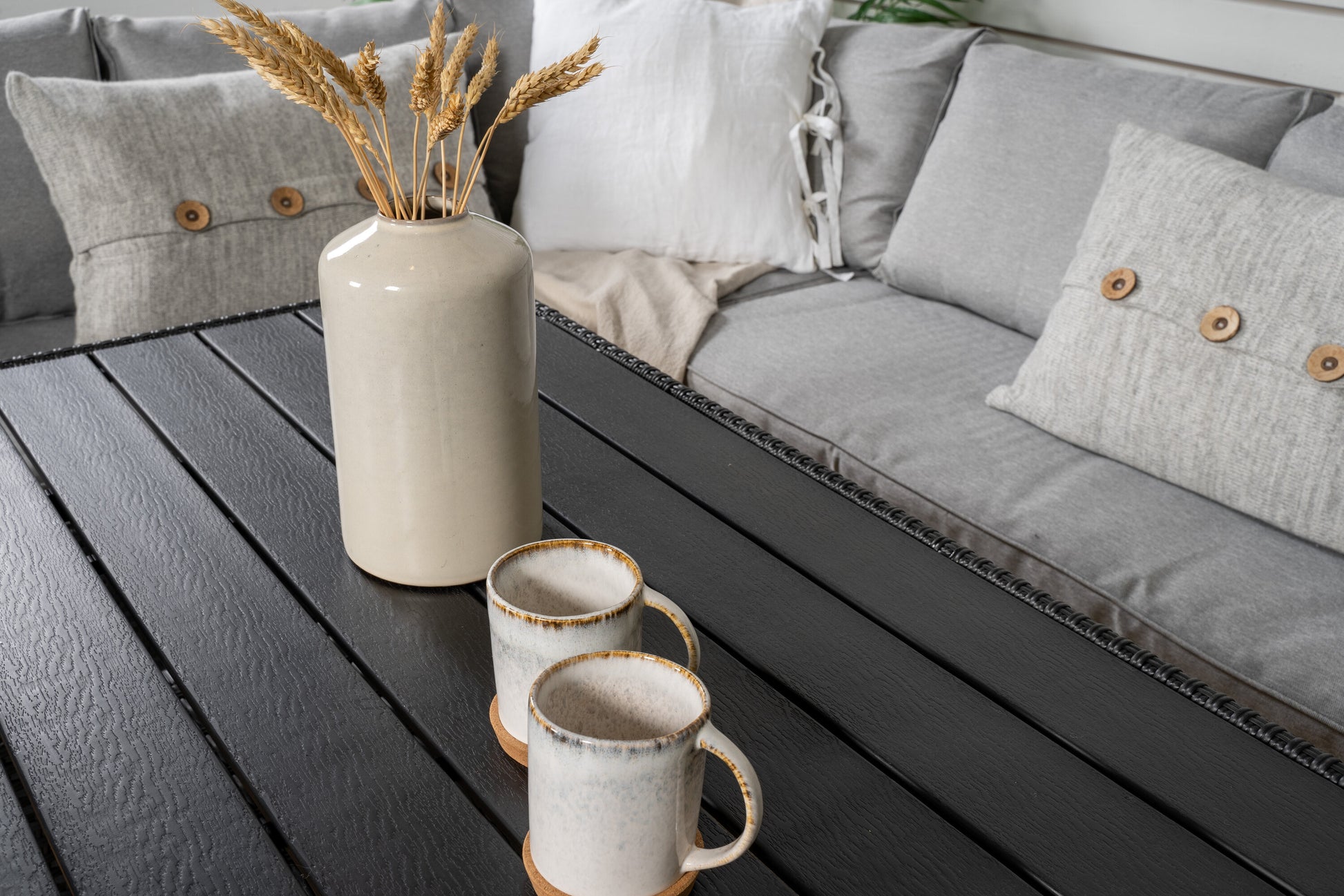 Brentwood Hörnsoffgrupp – Bord: H:67 L:145 W:75 Soffa: D:67 H:73 W:176x167