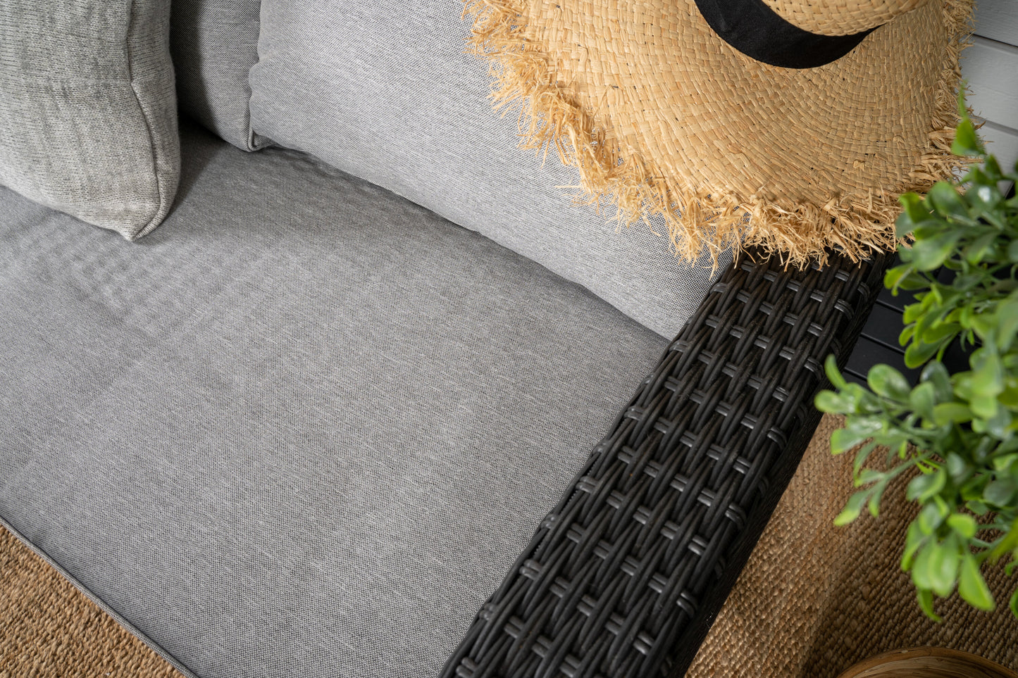 Brentwood Hörnsoffgrupp – Bord: H:67 L:145 W:75 Soffa: D:67 H:73 W:176x167
