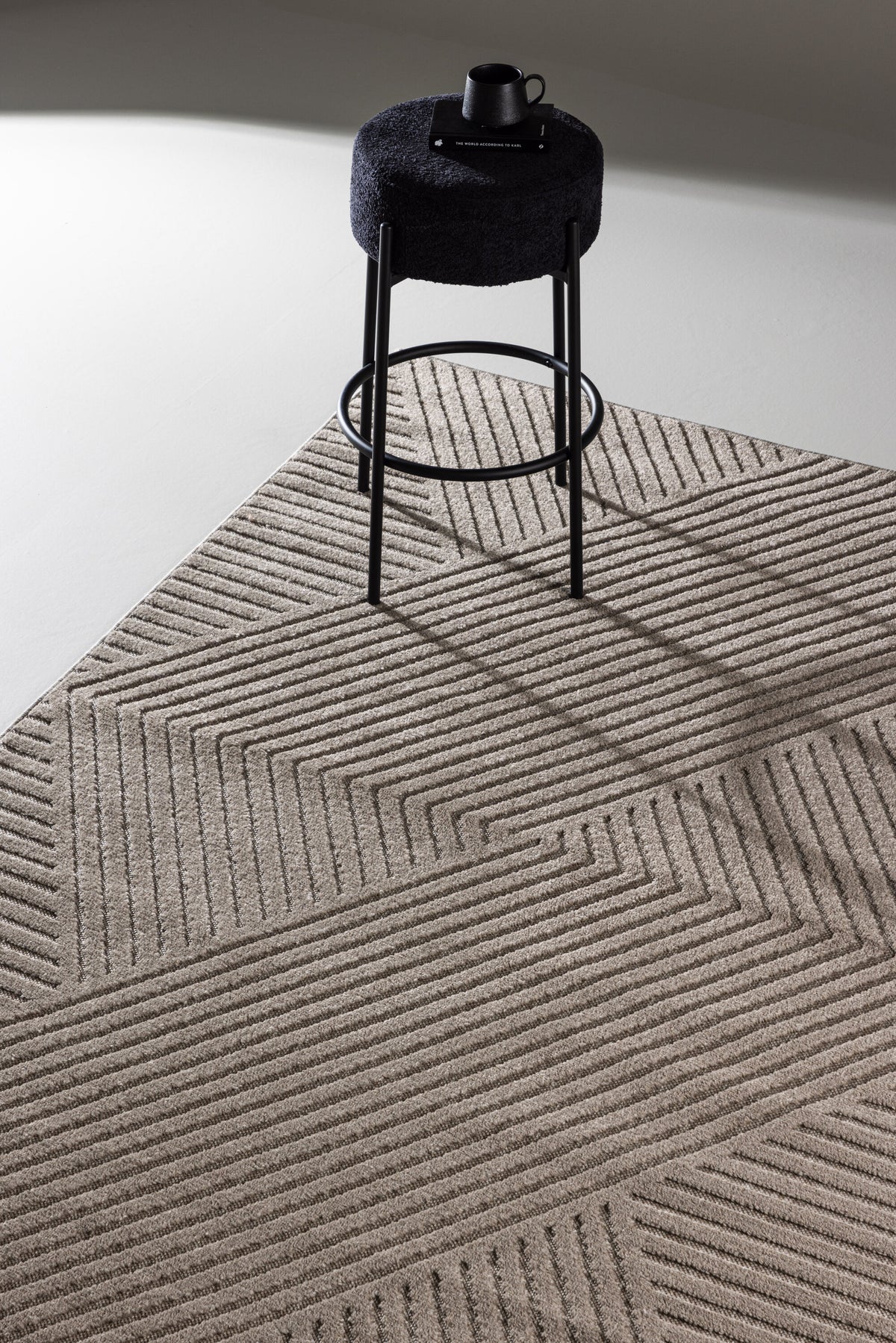 Aron Matta – 230 x 160