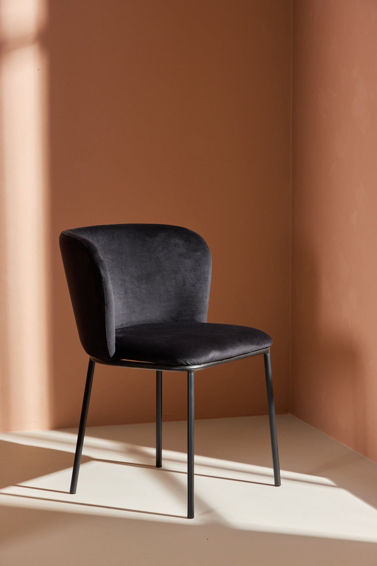 Edina Matstol – 60 x 77 x 53