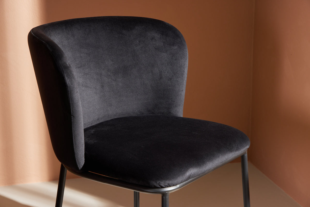 Edina Matstol – 60 x 77 x 53