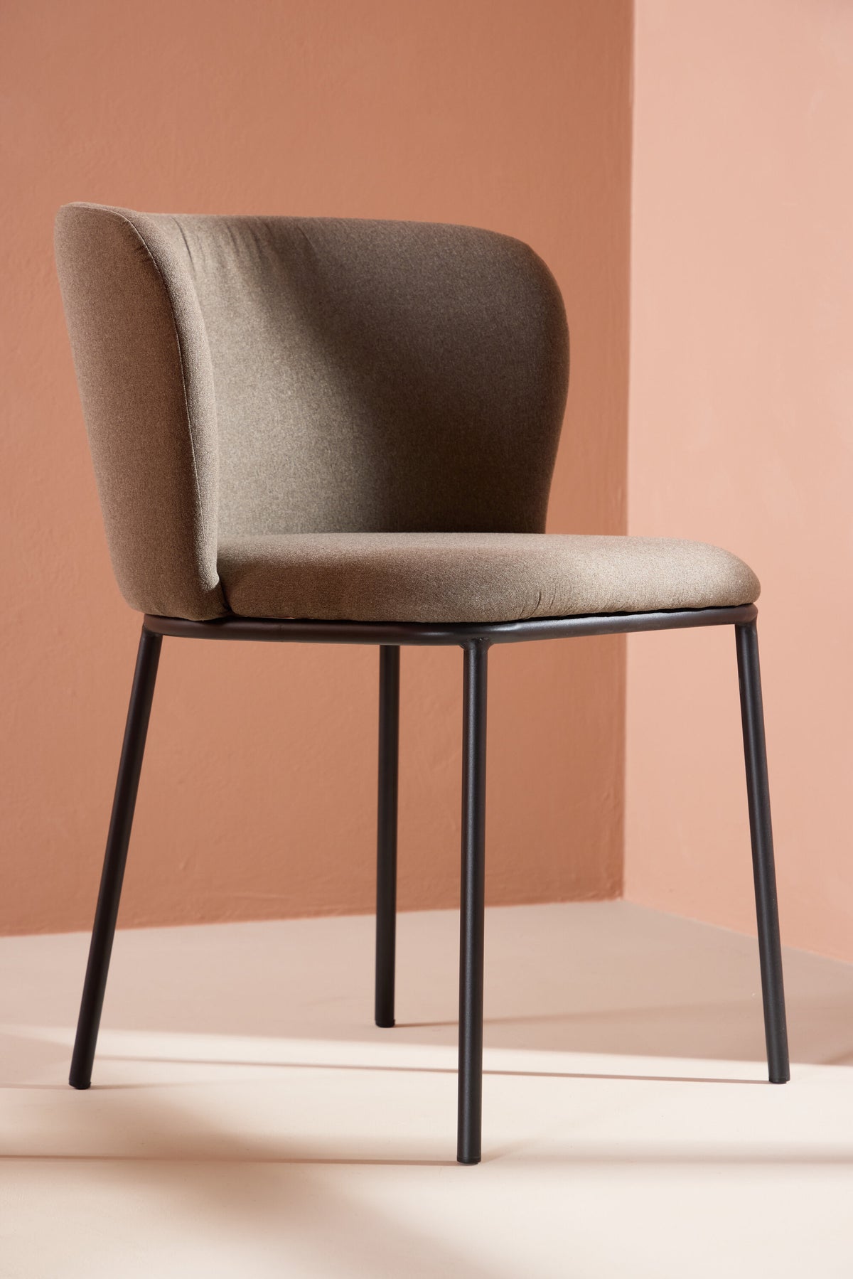 Edina Matstol – 60 x 77 x 53