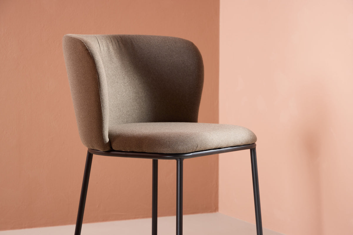 Edina Matstol – 60 x 77 x 53