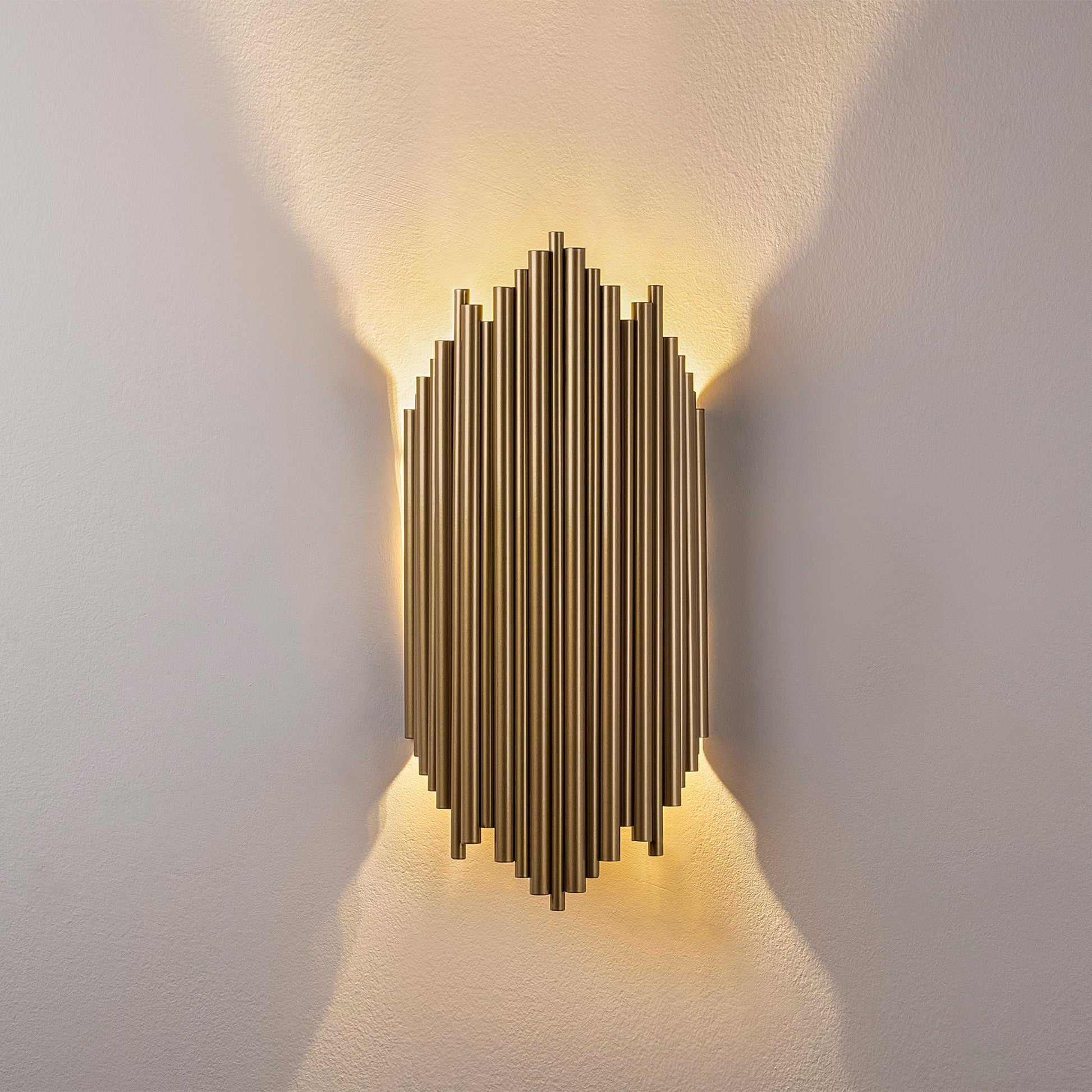 Kara vägglampa