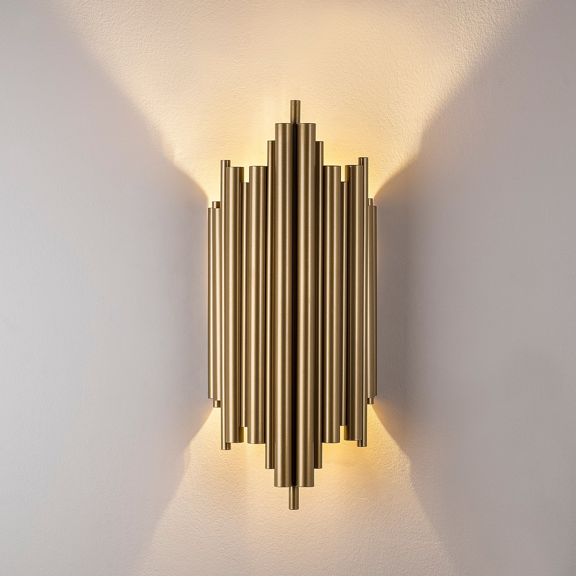 Reis vägglampa