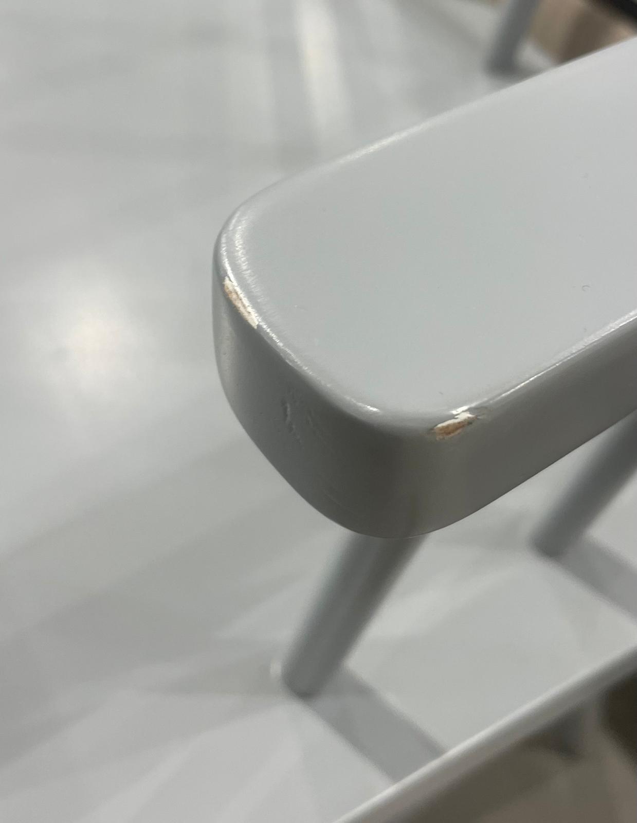 Bänk i trä- Ljusgrå