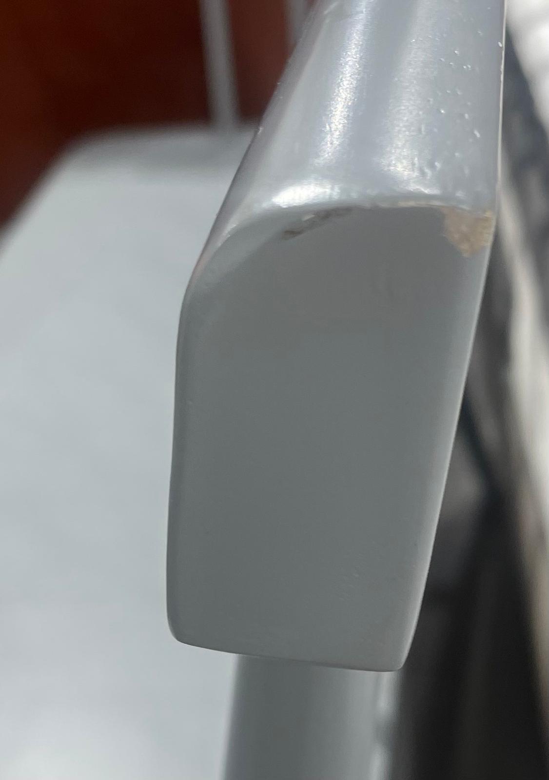 Bänk i trä- Ljusgrå