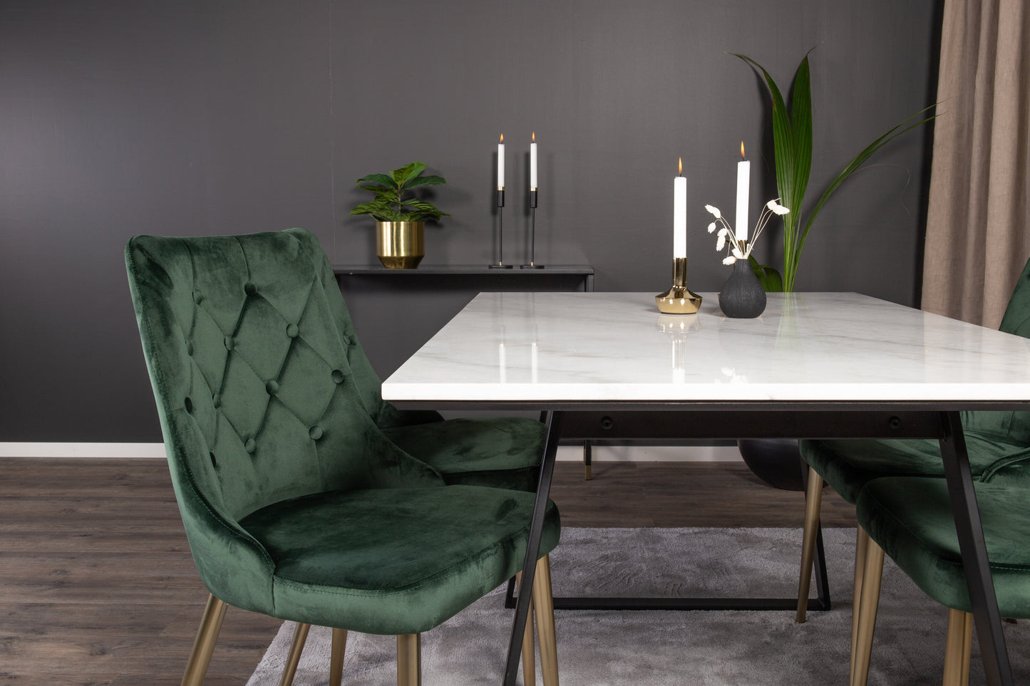 Estelle Matbord med Velvet Deluxe Stolarna Matgrupp