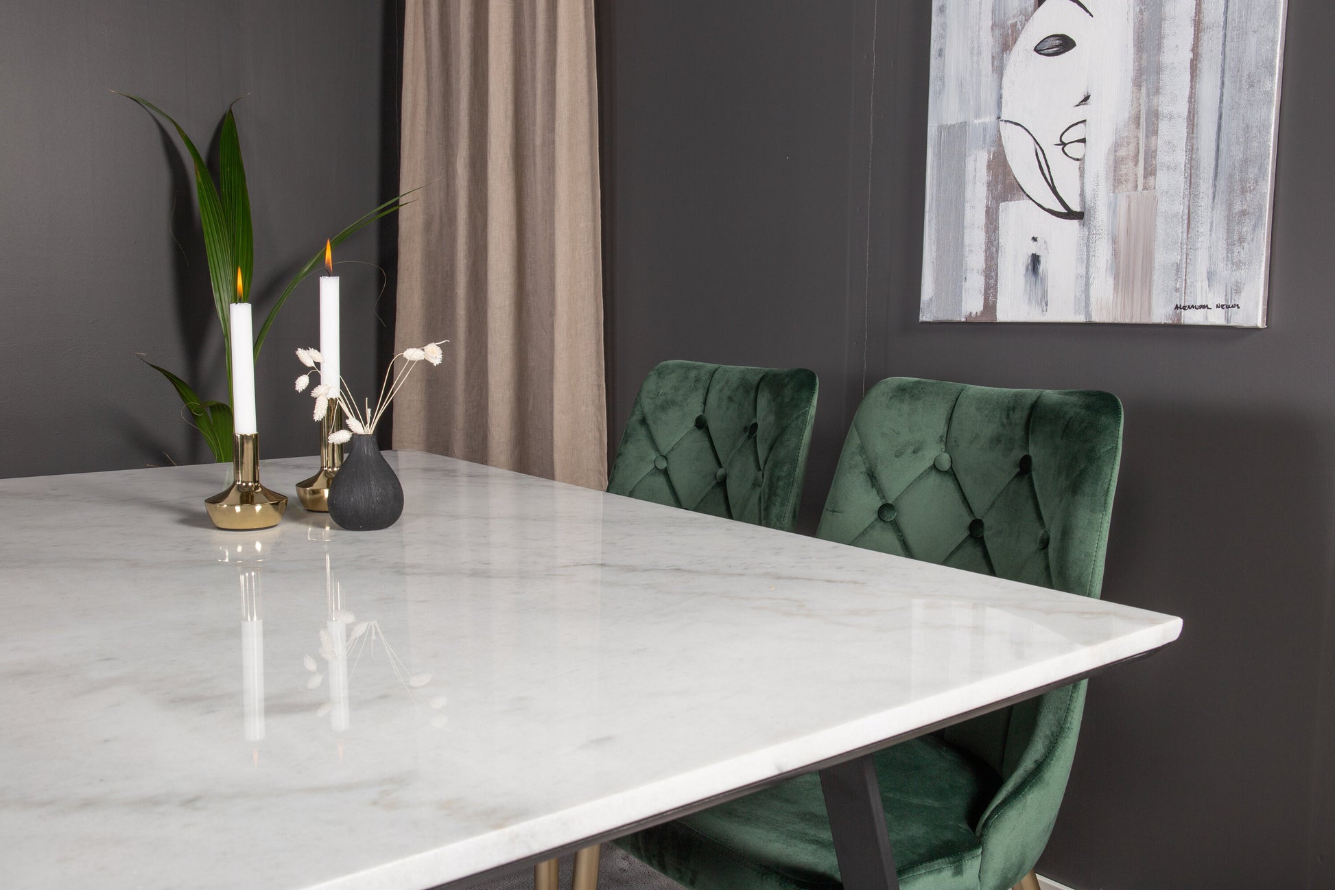 Estelle Matbord med Velvet Deluxe Stolarna Matgrupp