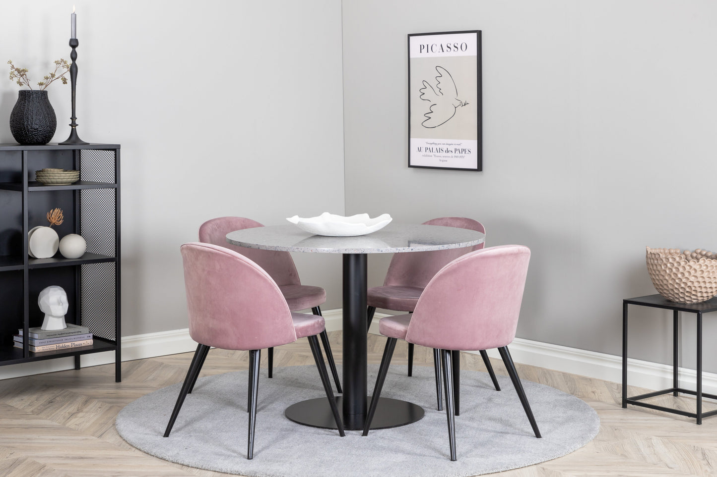 Razzia Matbord med Velvet Stolarna Matgrupp