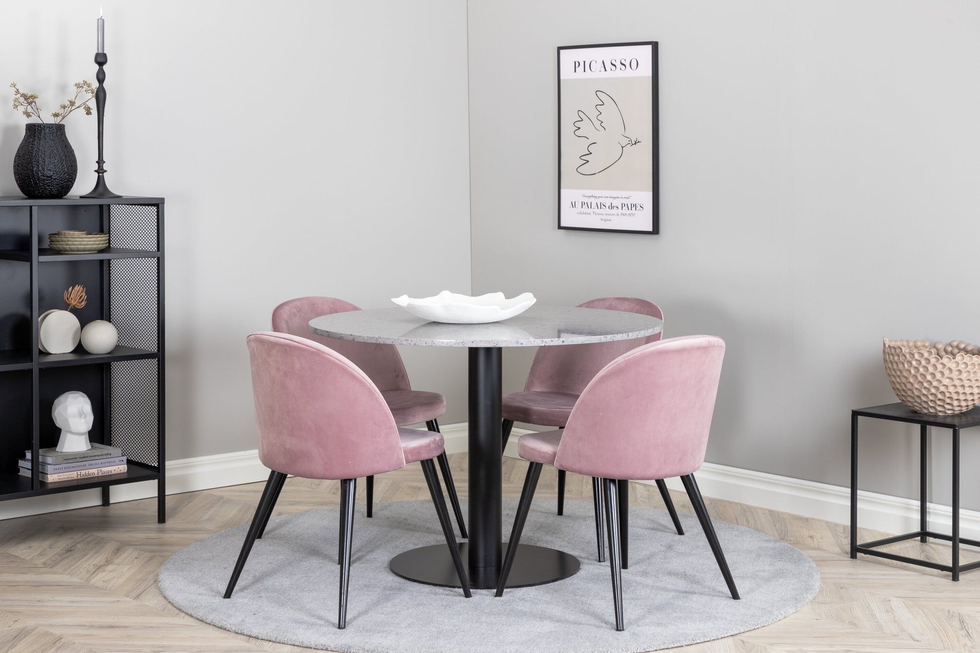 Razzia Matbord med Velvet Stolarna Matgrupp