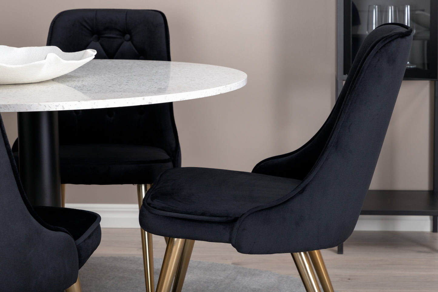 Razzia Matbord med Velvet Deluxe Stolarna Matgrupp