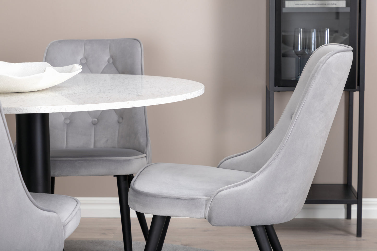 Razzia Matbord med Velvet Deluxe Stolarna Matgrupp