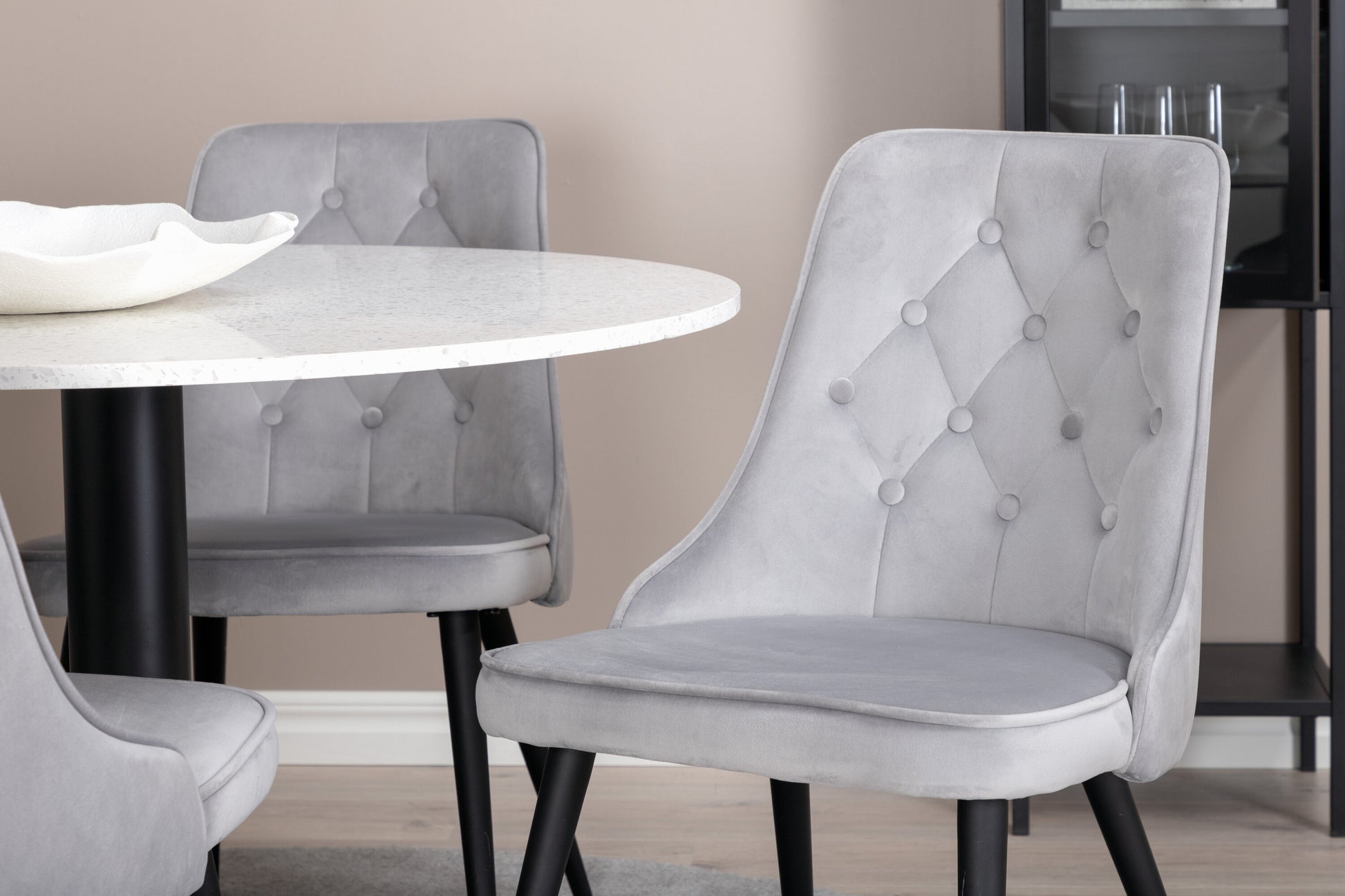 Razzia Matbord med Velvet Deluxe Stolarna Matgrupp