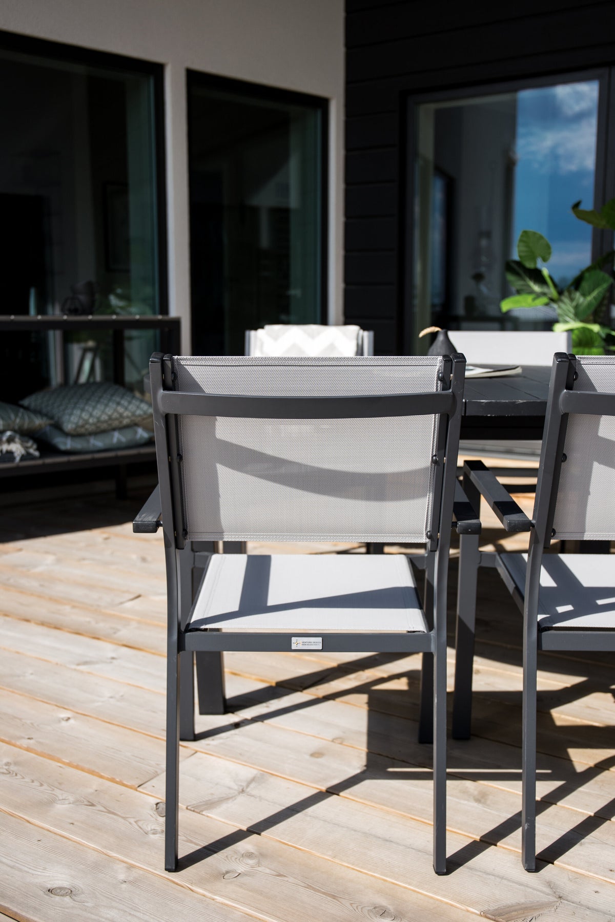 Marbella Matbord med Copacabana Stolarna – Bord: ⌀140 Stol: 60,5x88x60