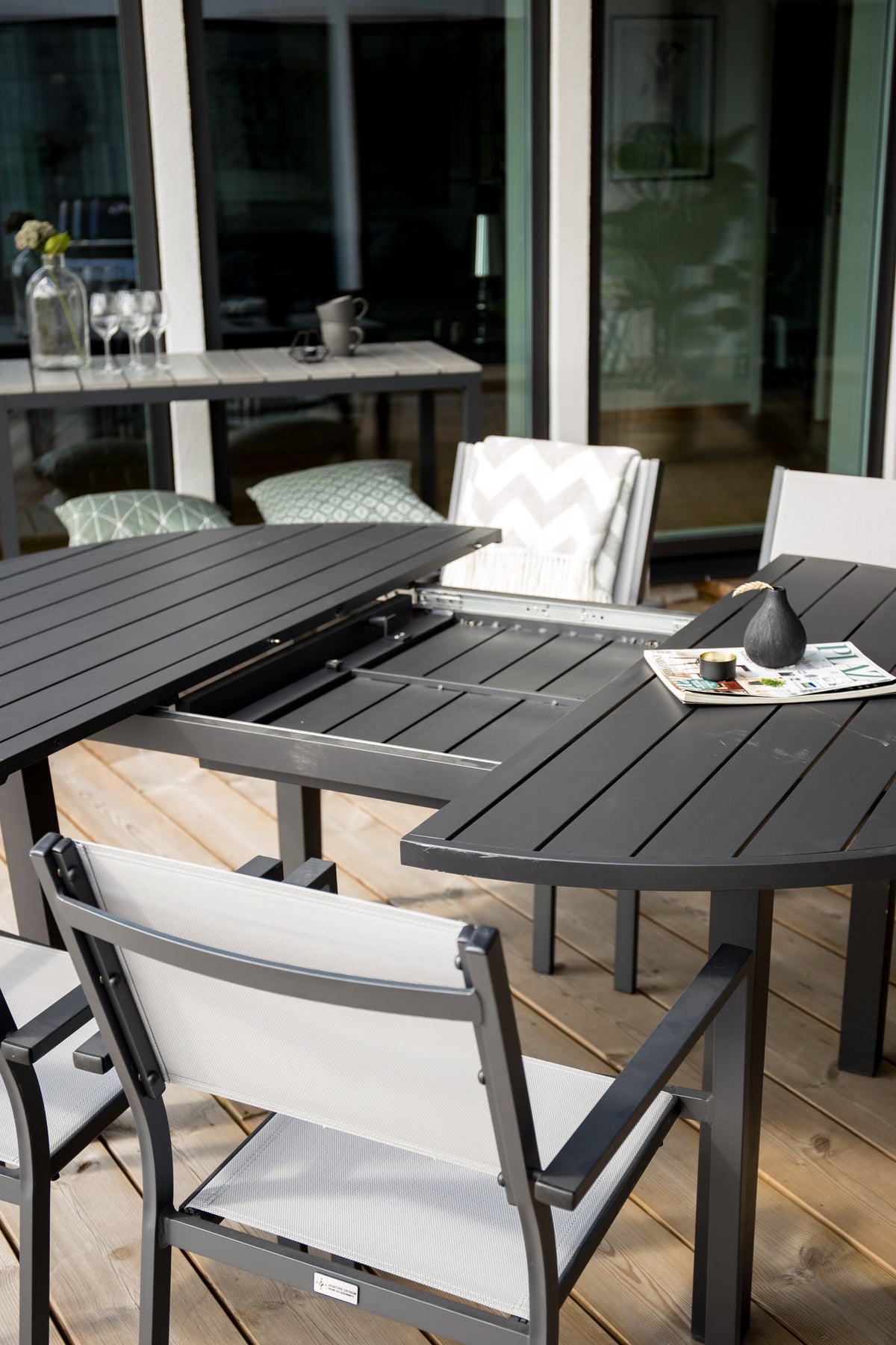 Marbella Matbord med Copacabana Stolarna – Bord: ⌀140 Stol: 60,5x88x60