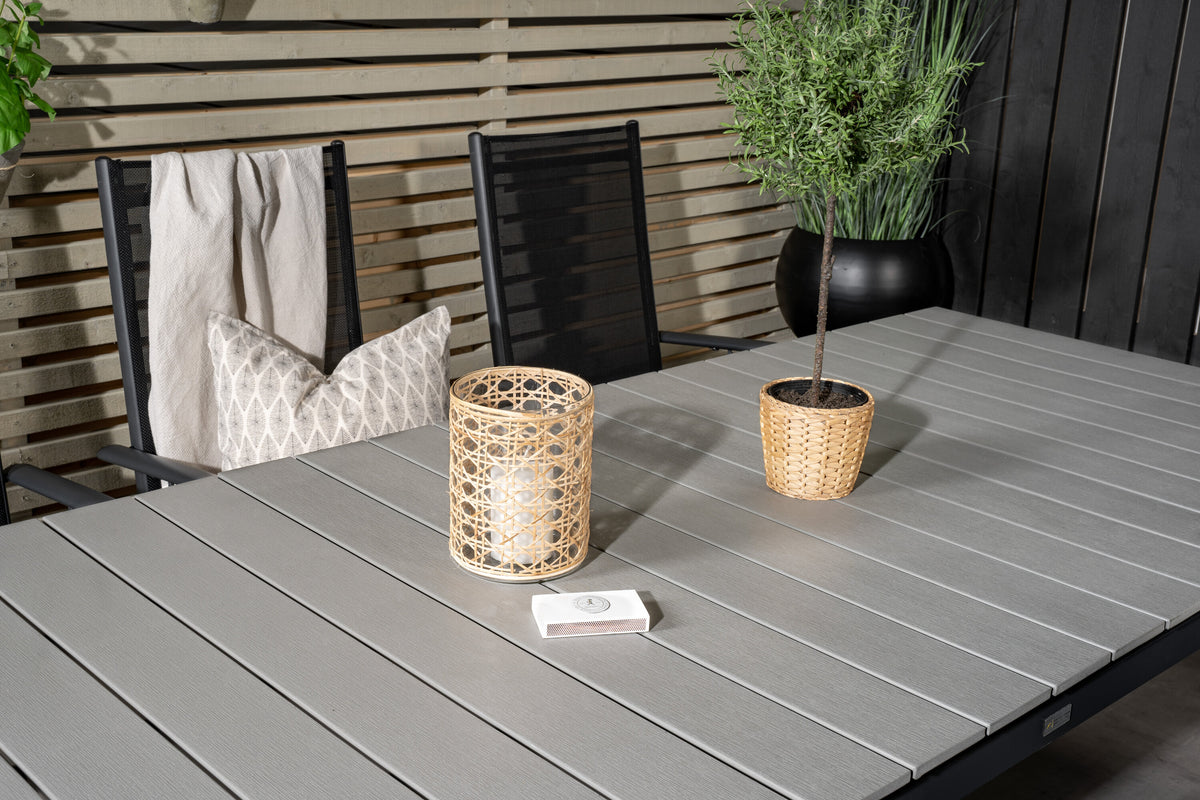 Levels Matbord med Break Stolarna – Bord: 75x160x100 Stol: 62x107,5x55