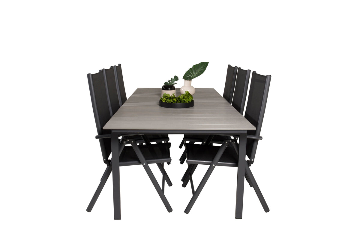 Levels Matbord med Break Stolarna – Bord: 75x224x100 Stol: 62x107,5x55