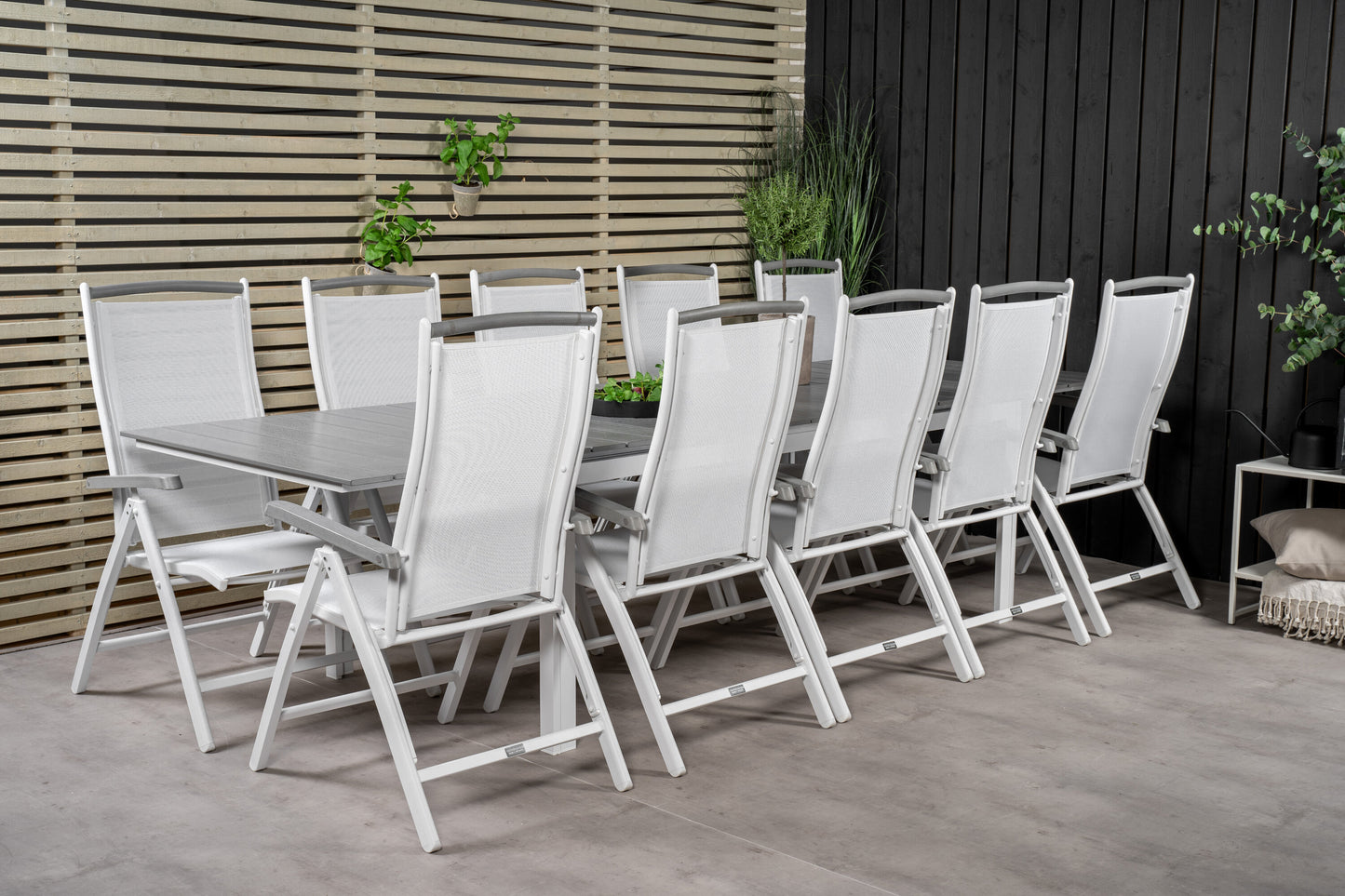 Levels Matbord med Albany Stolarna Matgrupp