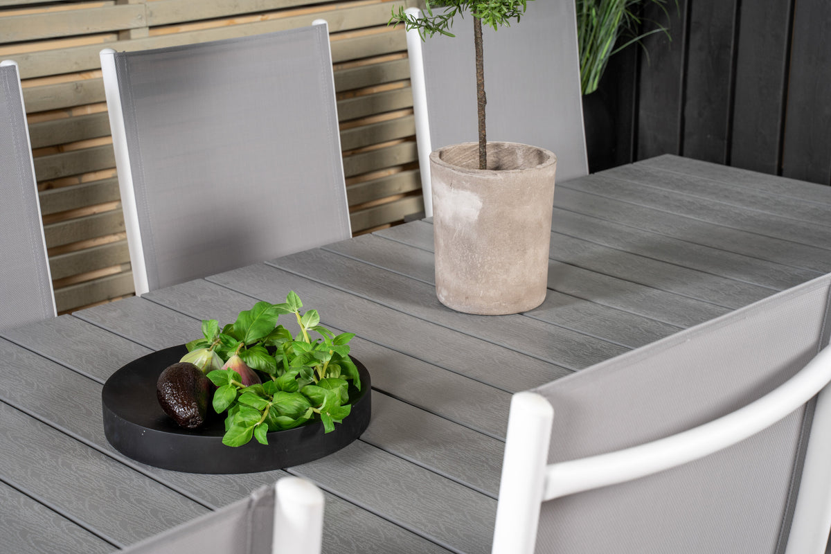 Levels Matbord med Break Stolarna – Bord: 74x229x100 Stol: 62x107,5x55