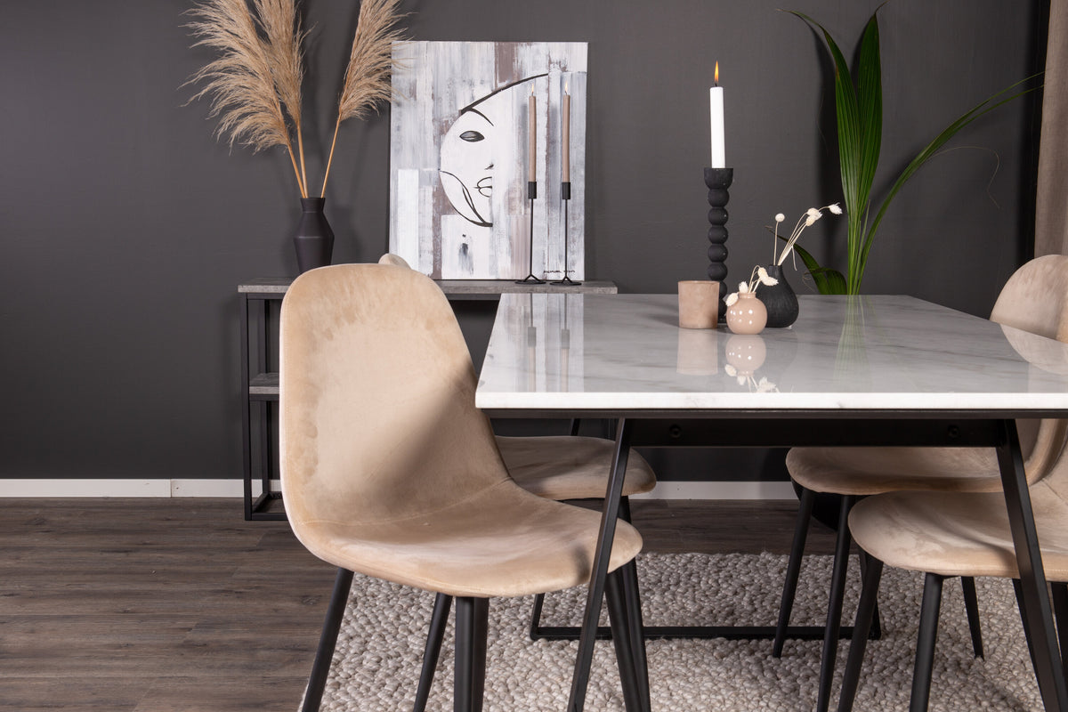 Estelle Matbord med Polar Stolarna – Bord: 74,5x140x90 Stol: 53,3x88x42,5