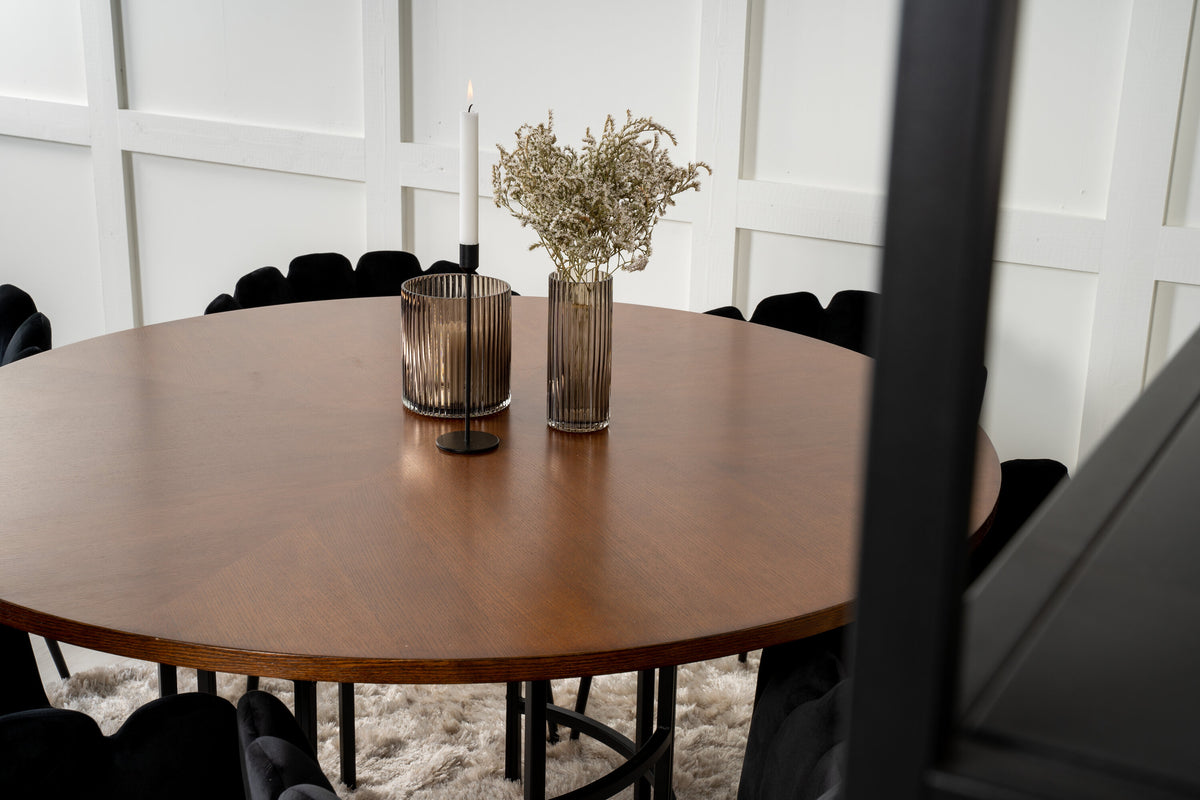 Copenhagen Matbord med Limhamn Stolarna – Bord: ⌀140 Stol: 54x76,56x61