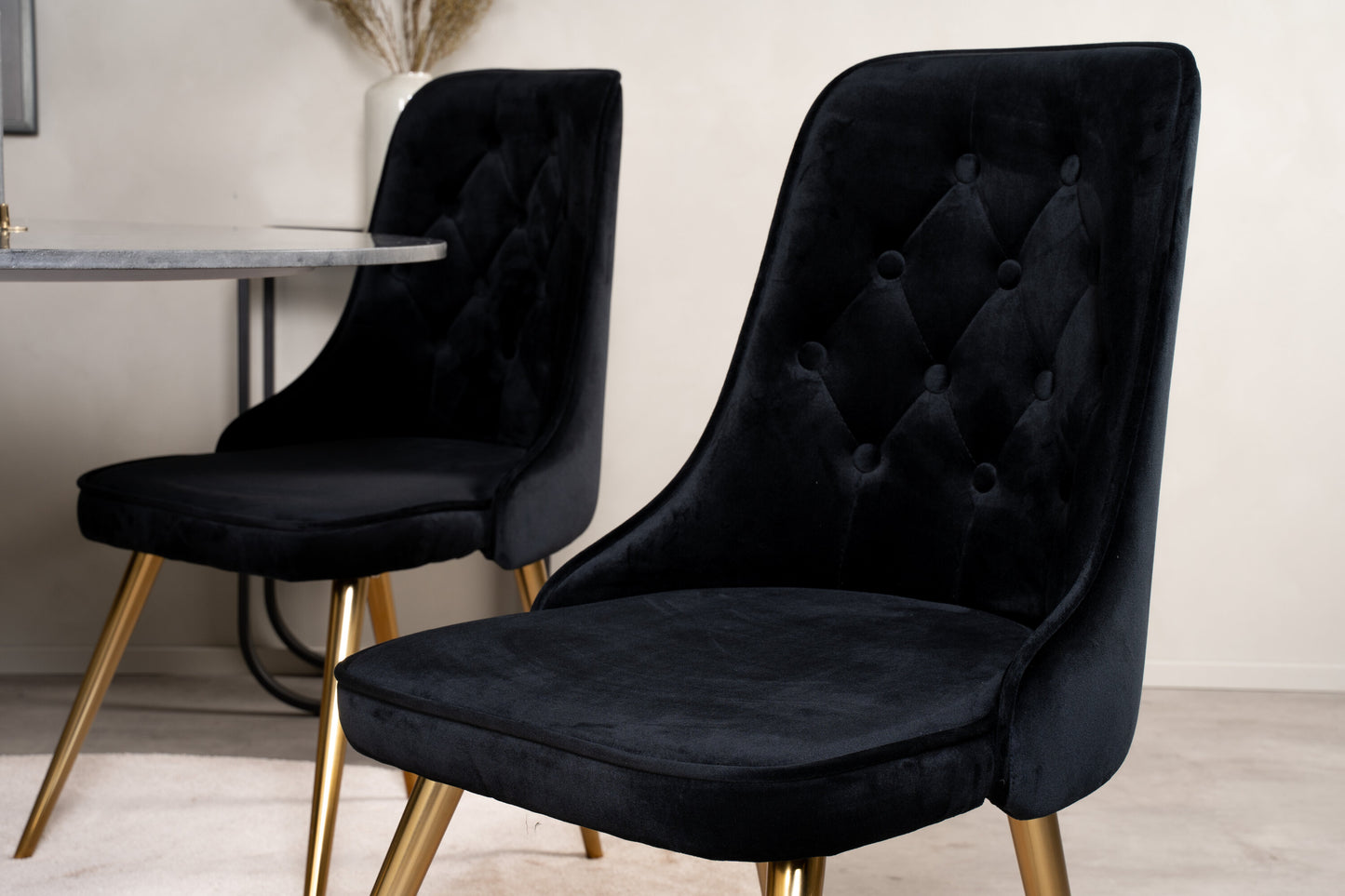 Estelle Matbord med Velvet Deluxe Stolarna Matgrupp