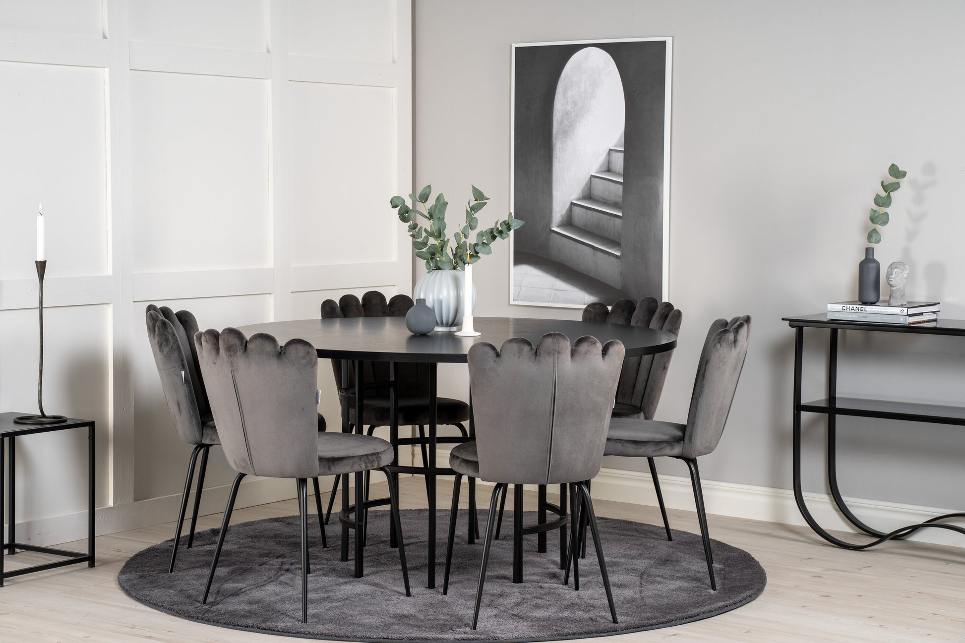 Copenhagen Matbord med Limhamn Stolarna – Bord: ⌀140 Stol: 54x82,5x44,5