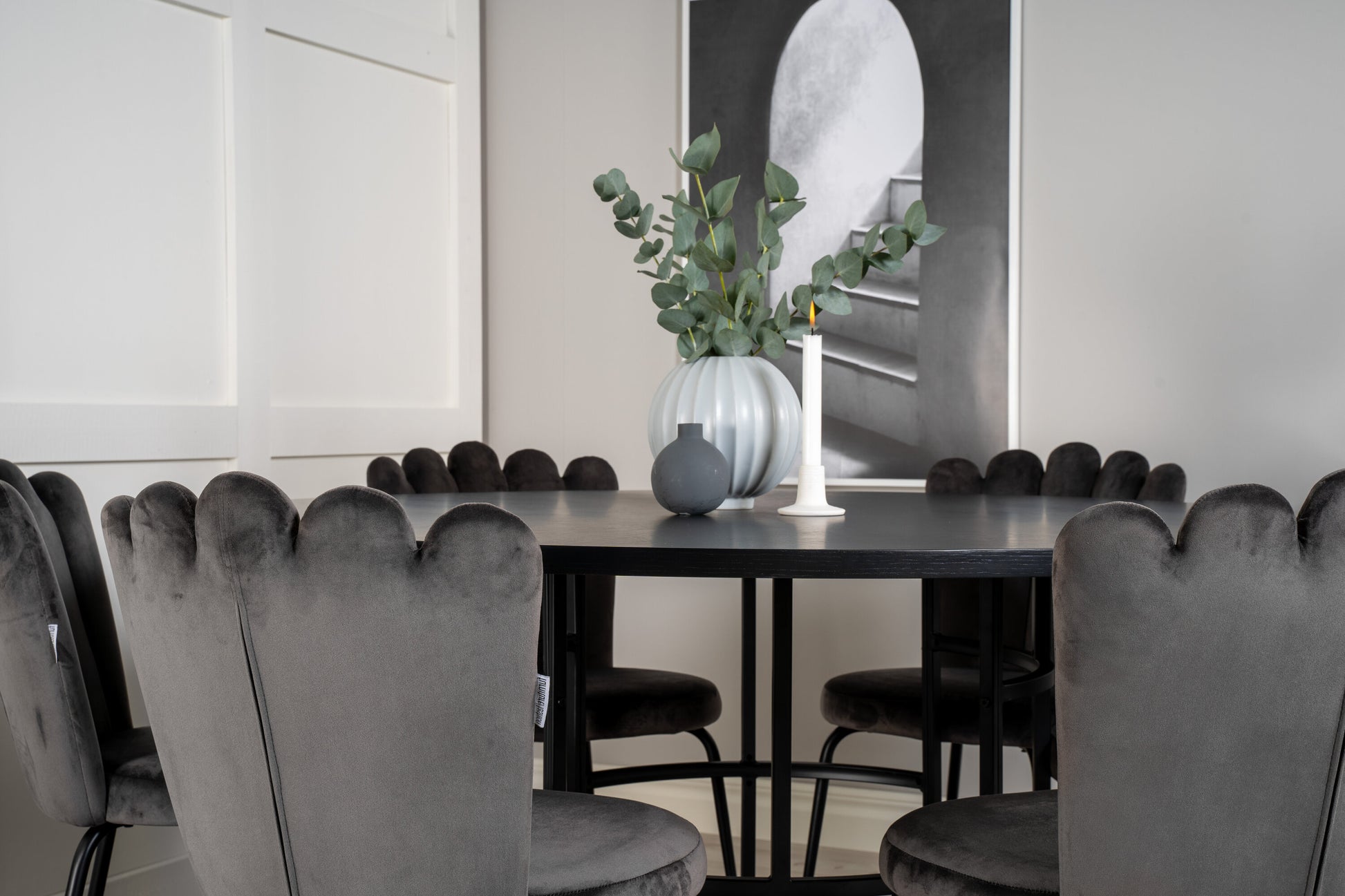 Copenhagen Matbord med Limhamn Stolarna – Bord: ⌀140 Stol: 54x82,5x44,5