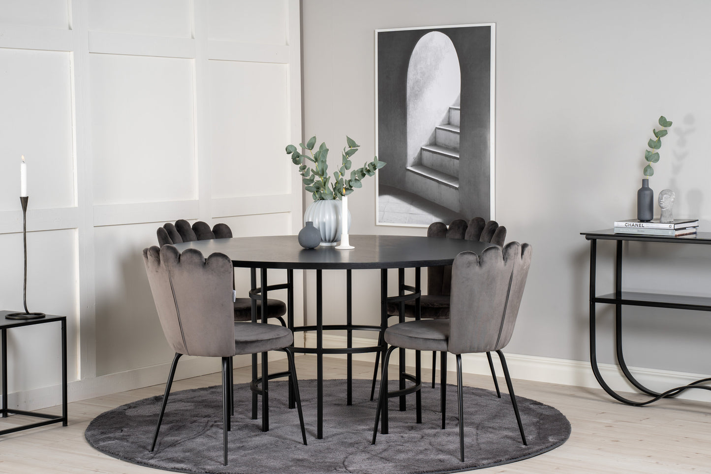 Copenhagen Matbord med Limhamn Stolarna – Bord: ⌀140 Stol: 54x82,5x44,5