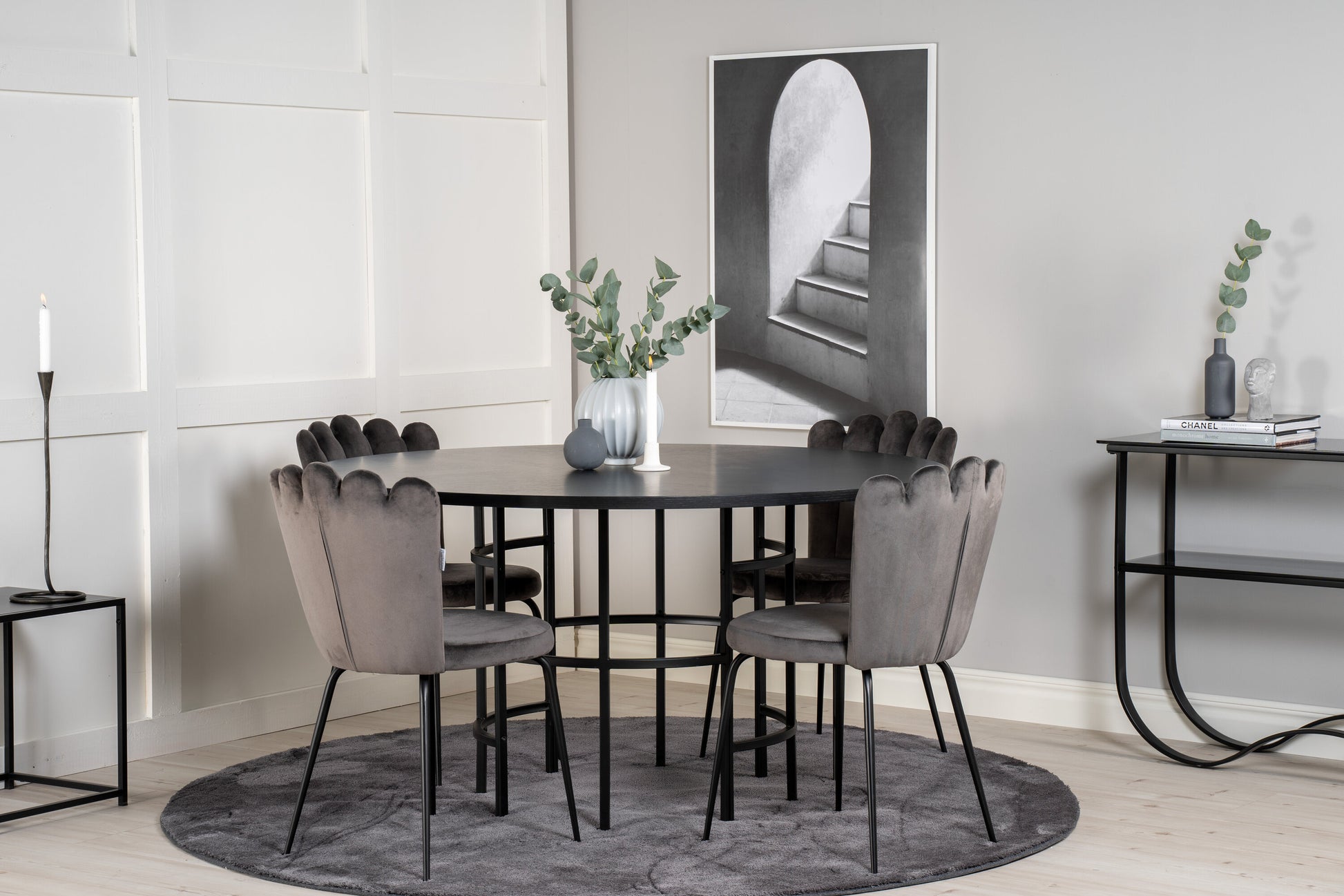 Copenhagen Matbord med Limhamn Stolarna – Bord: ⌀140 Stol: 54x82,5x44,5