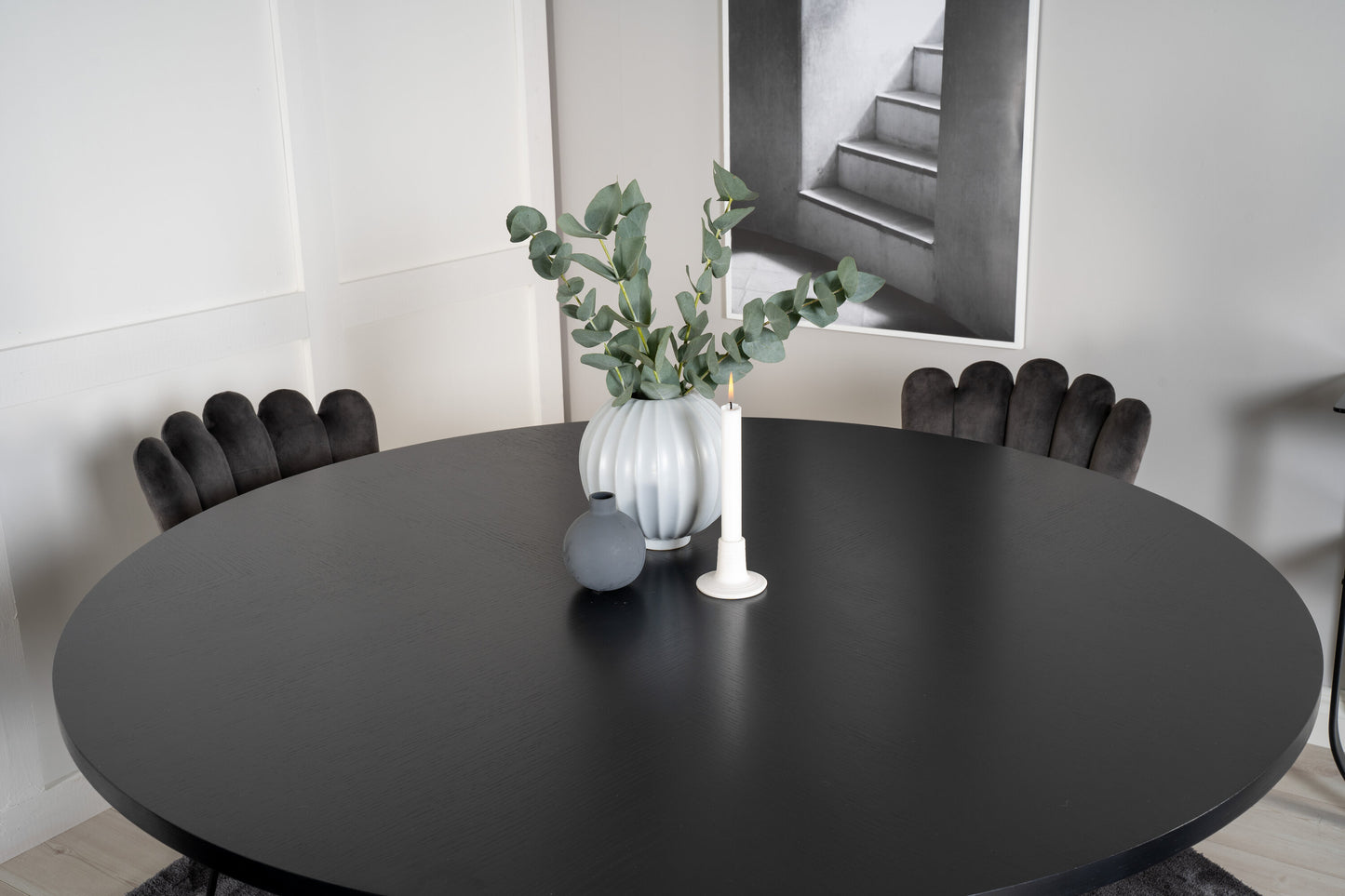 Copenhagen Matbord med Limhamn Stolarna – Bord: ⌀140 Stol: 54x82,5x44,5