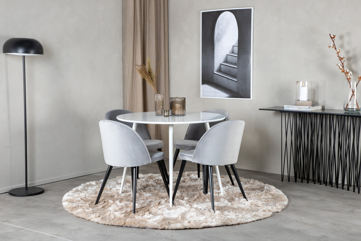 Plaza Matbord med Velvet Stolarna – Bord: ⌀100 Stol: 57x76,5x50
