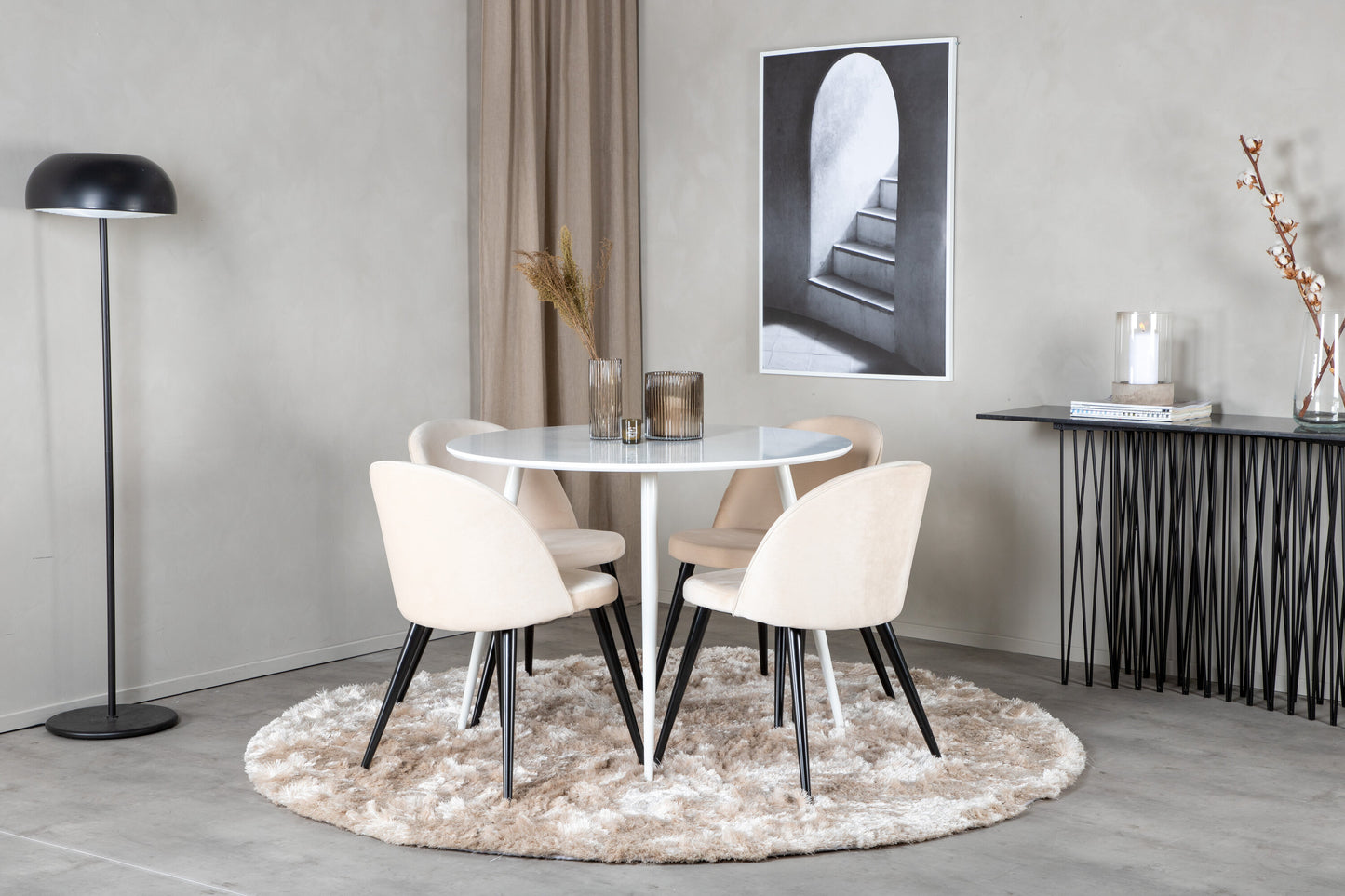 Plaza Matbord med Velvet Stolarna – Bord: ⌀100 Stol: 57x76,5x50