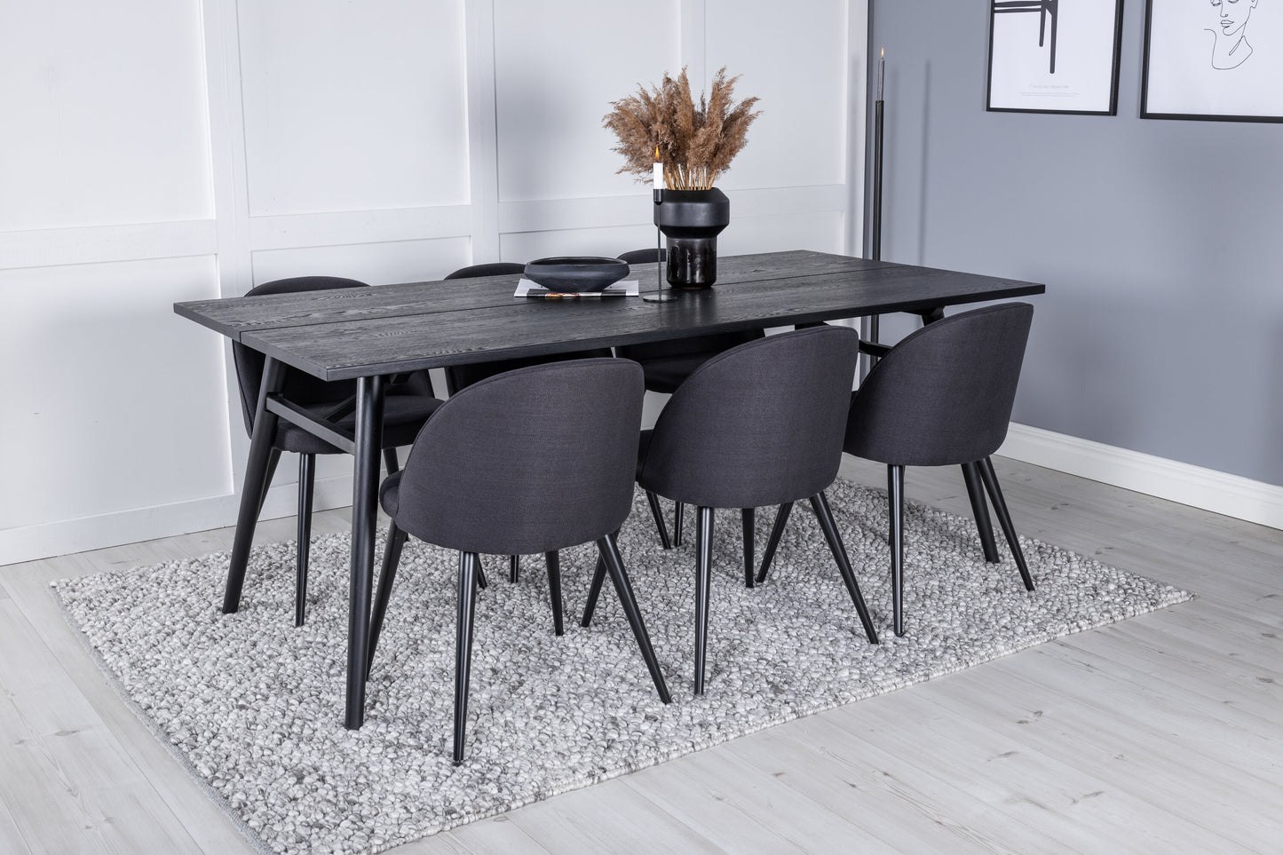 Sleek Matbord med Velvet Stolarna Matgrupp
