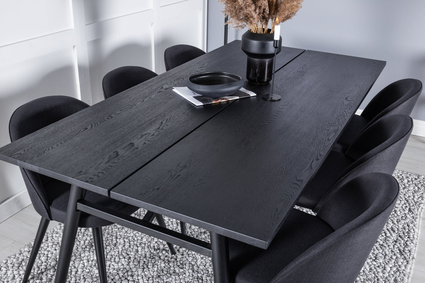 Sleek Matbord med Velvet Stolarna Matgrupp