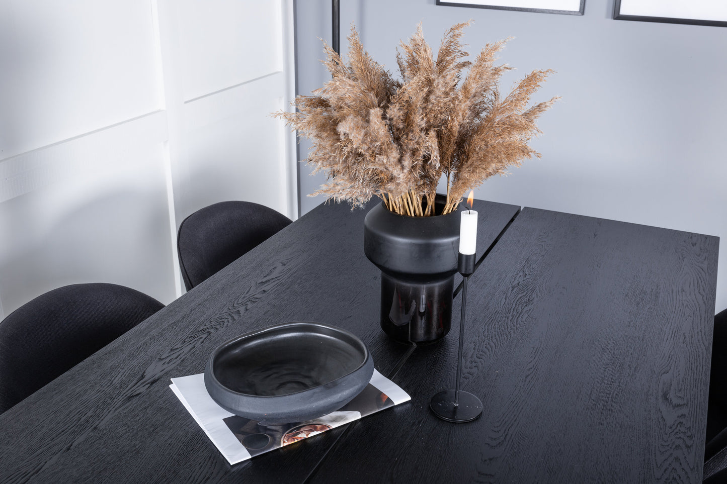 Sleek Matbord med Velvet Stolarna Matgrupp