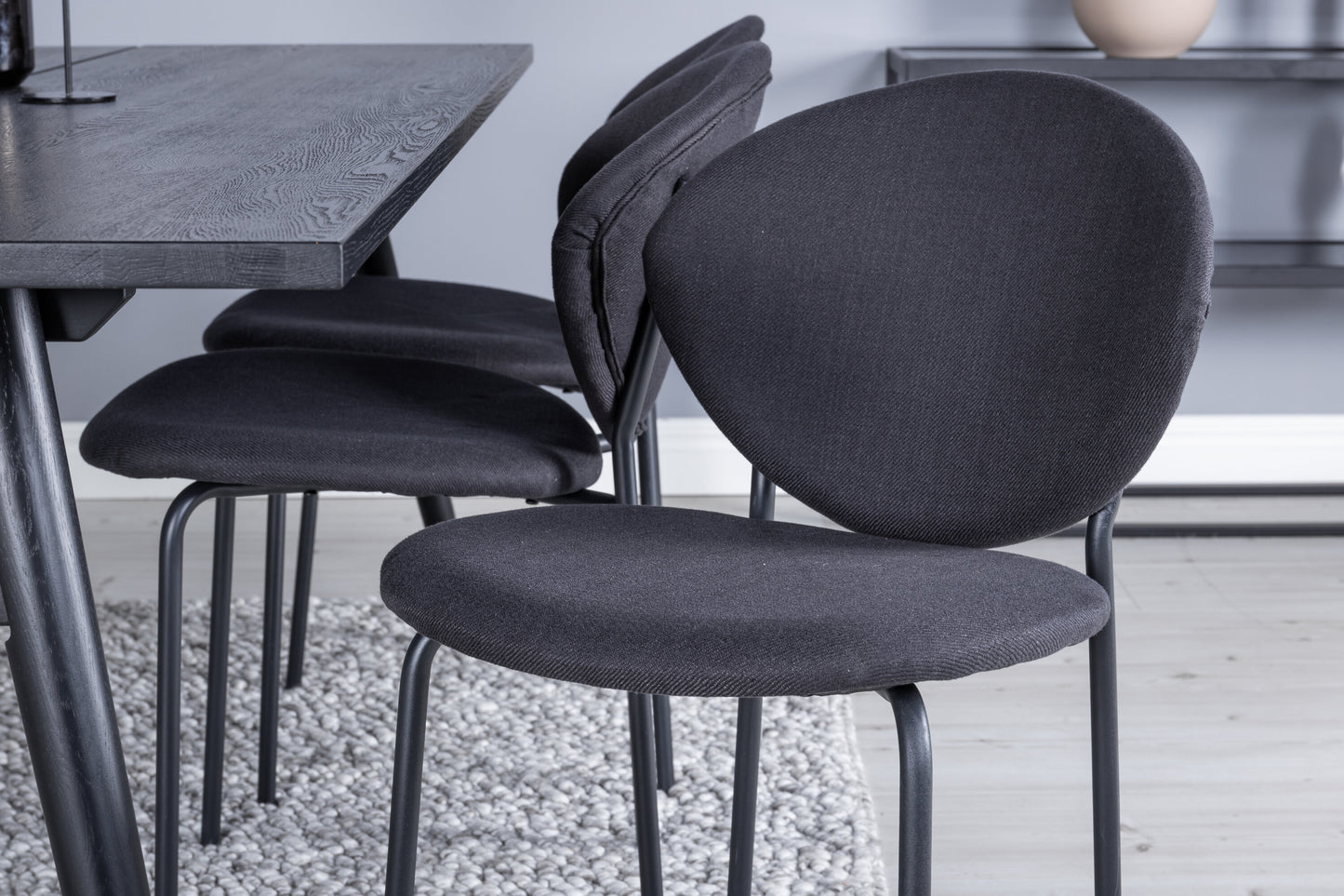 Sleek Matbord med Vault Stolarna Matgrupp